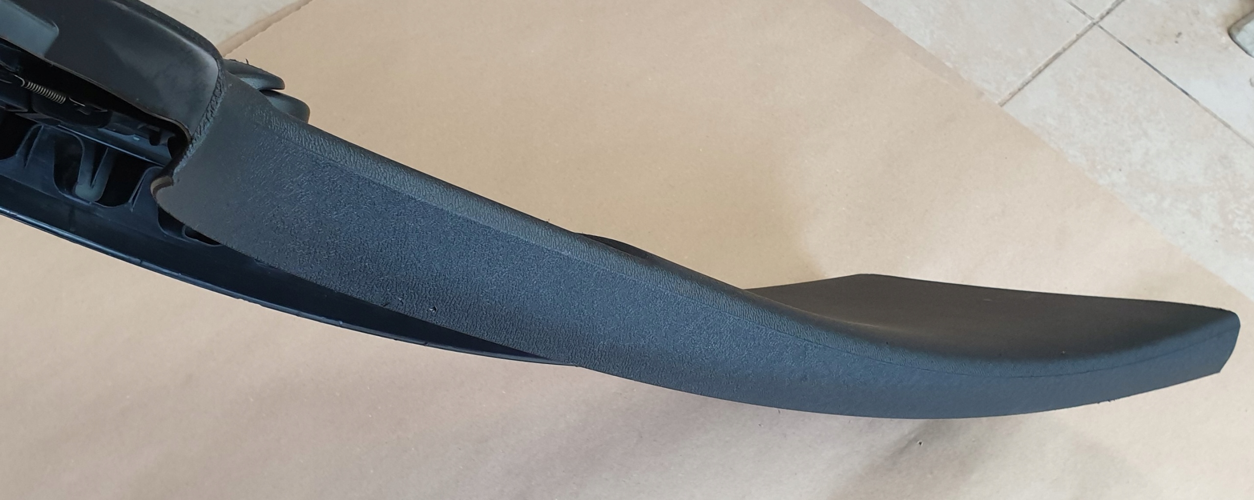 cover side SLUPKA B upper right the centre VOLVO XC40 II OE
