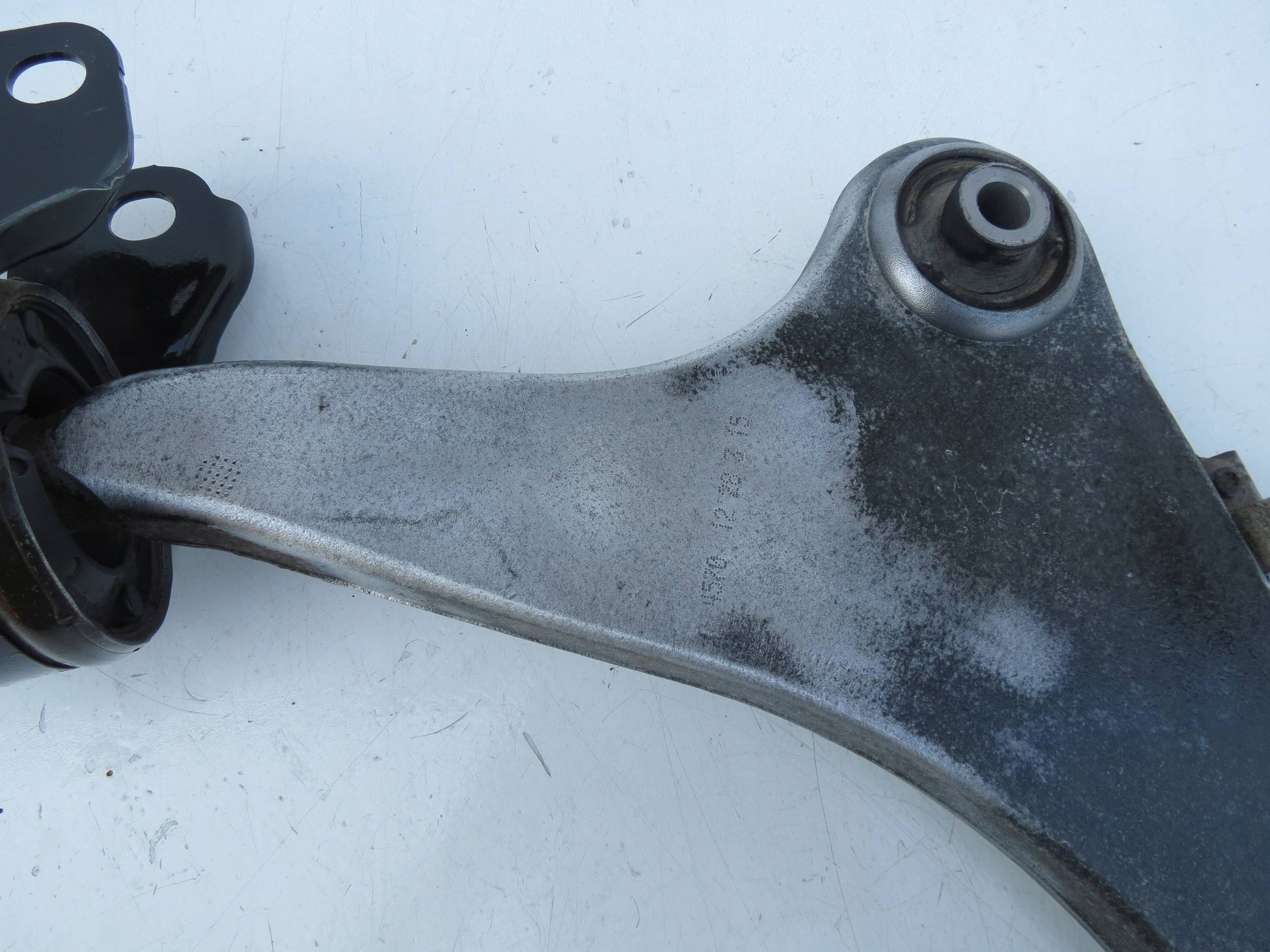 VOLVO S60 II V60 and 2.0 163KM arm right front 45701228715