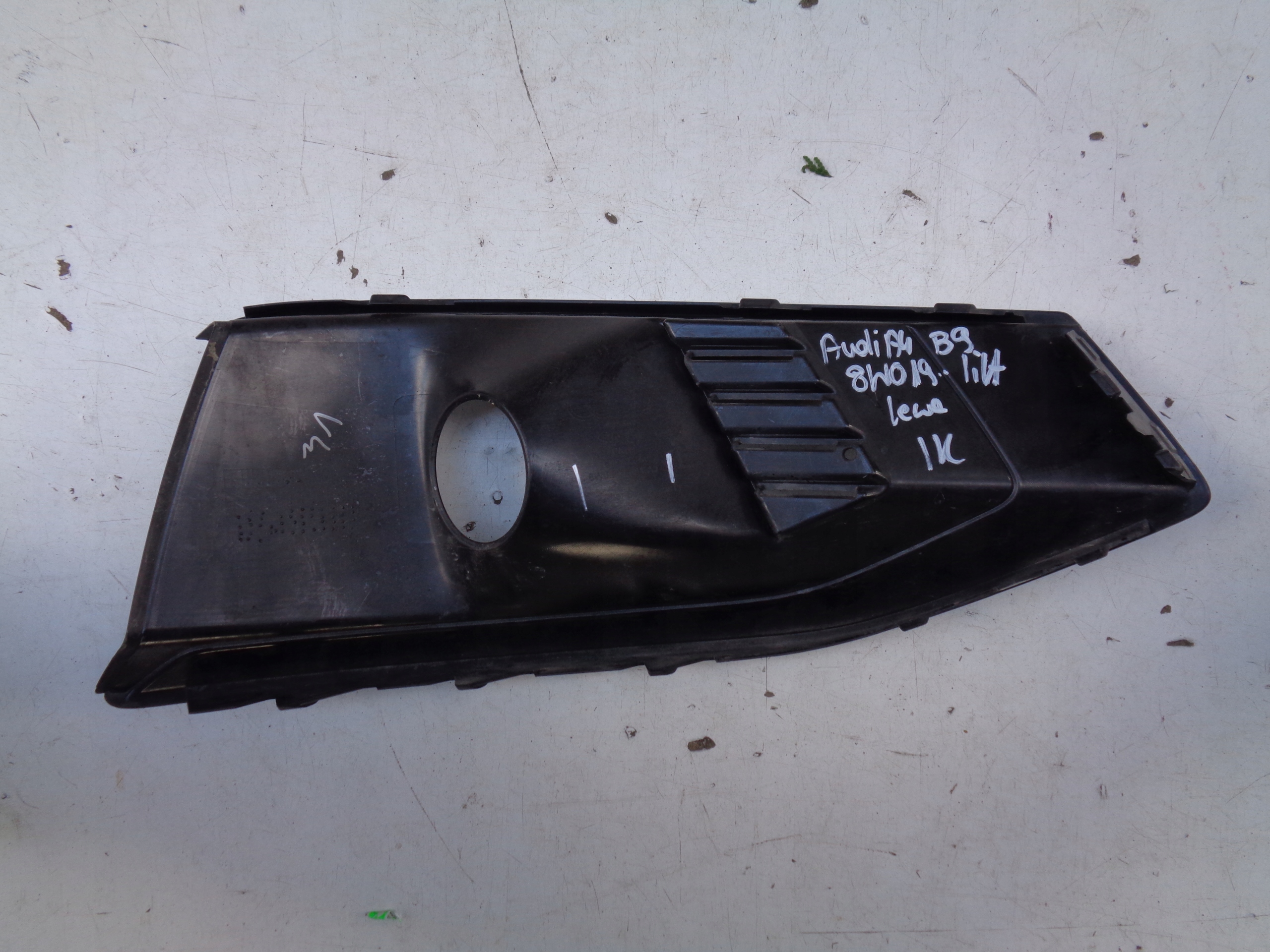 grid of a bumper left AUDI A4 B9 8W 8W0 19- LIFT
