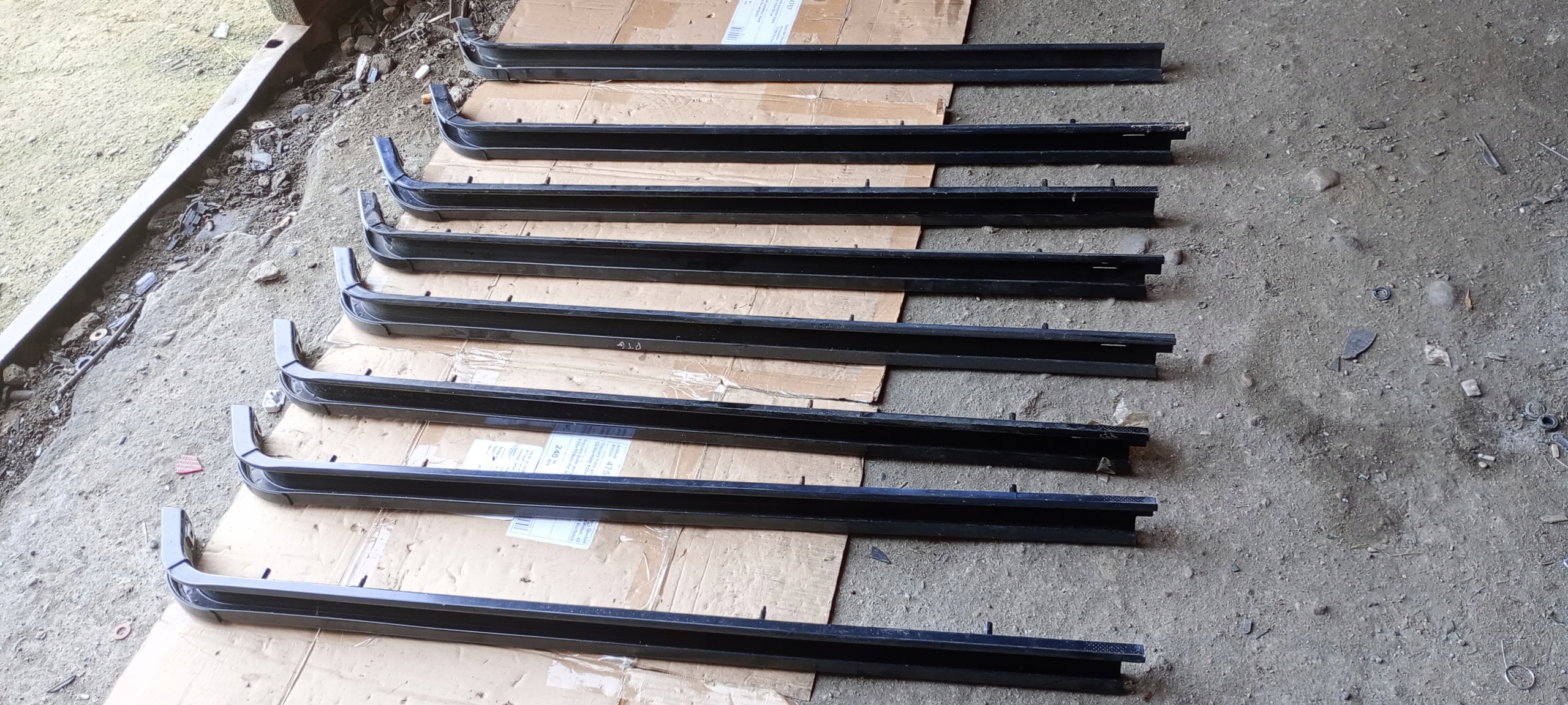 SZYNA DRZWI PRZESUWNYCH PRAWYCH TRAFIC VIVARO TALENTO 14-23 R PROWADNICA