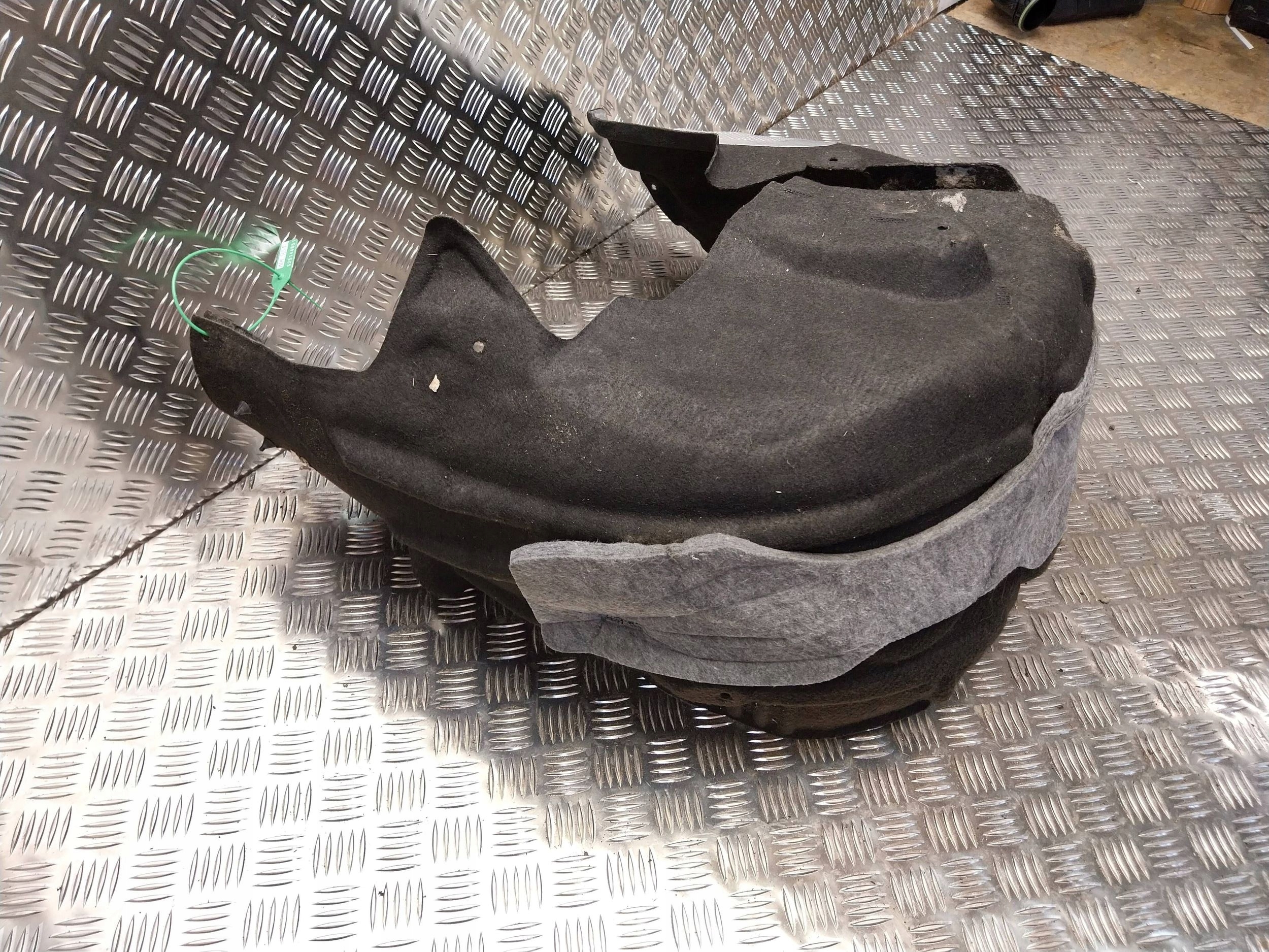 mudguard left rear part A2056900730 MERCEDES C-KLASA W205