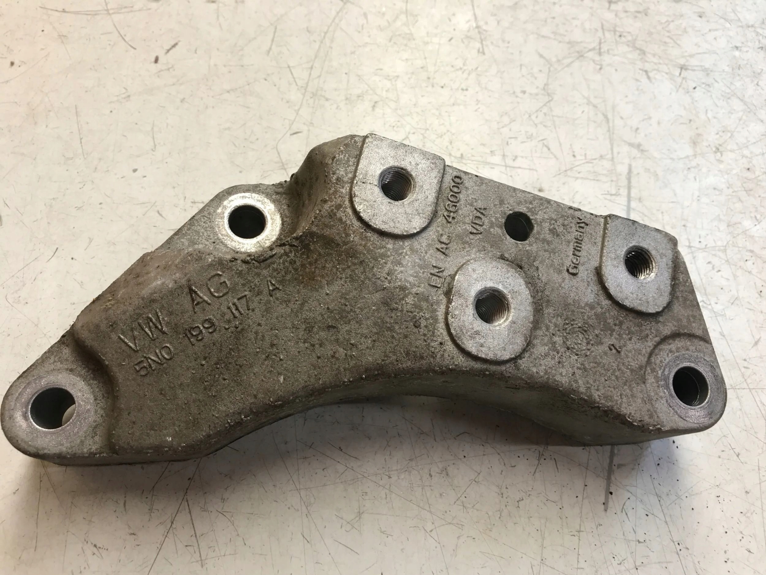 engine mount VW TIGUAN 5N0199117A