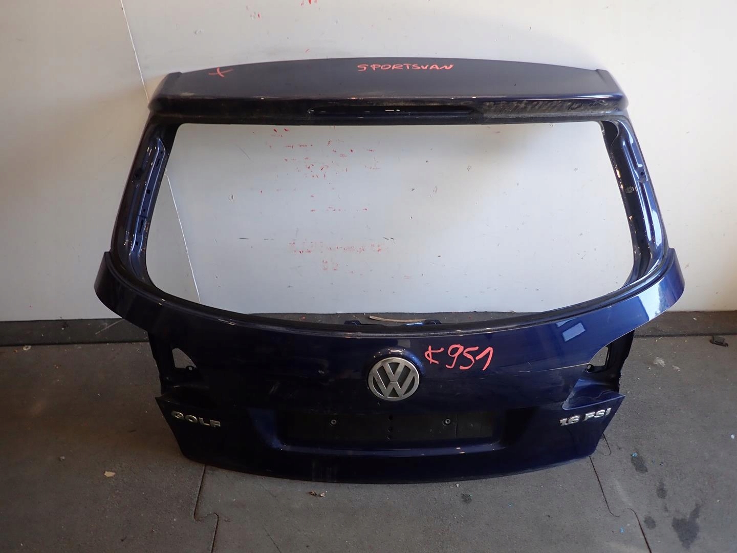 kapota VW SPORTSVAN 2014
