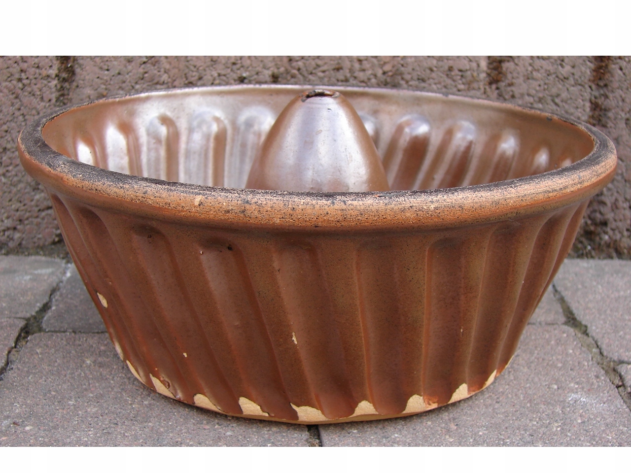 Stara ceramiczna forma do pieczenia babki