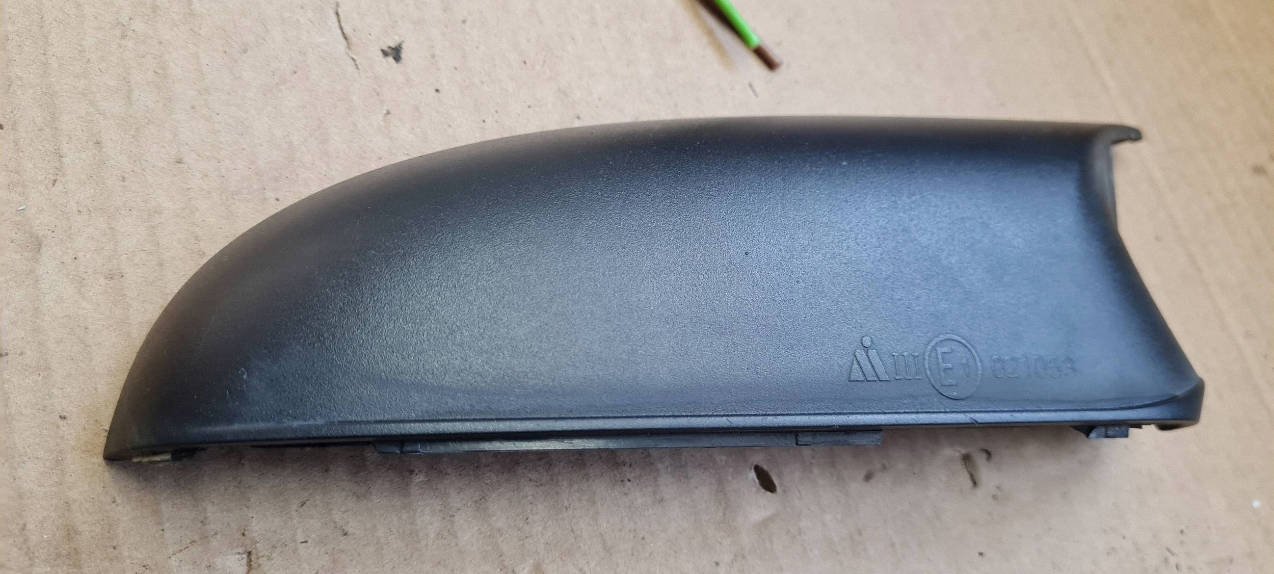 S5 8T A5 LIFT cap cover plastic lower right front R19300 A4 B8 S4