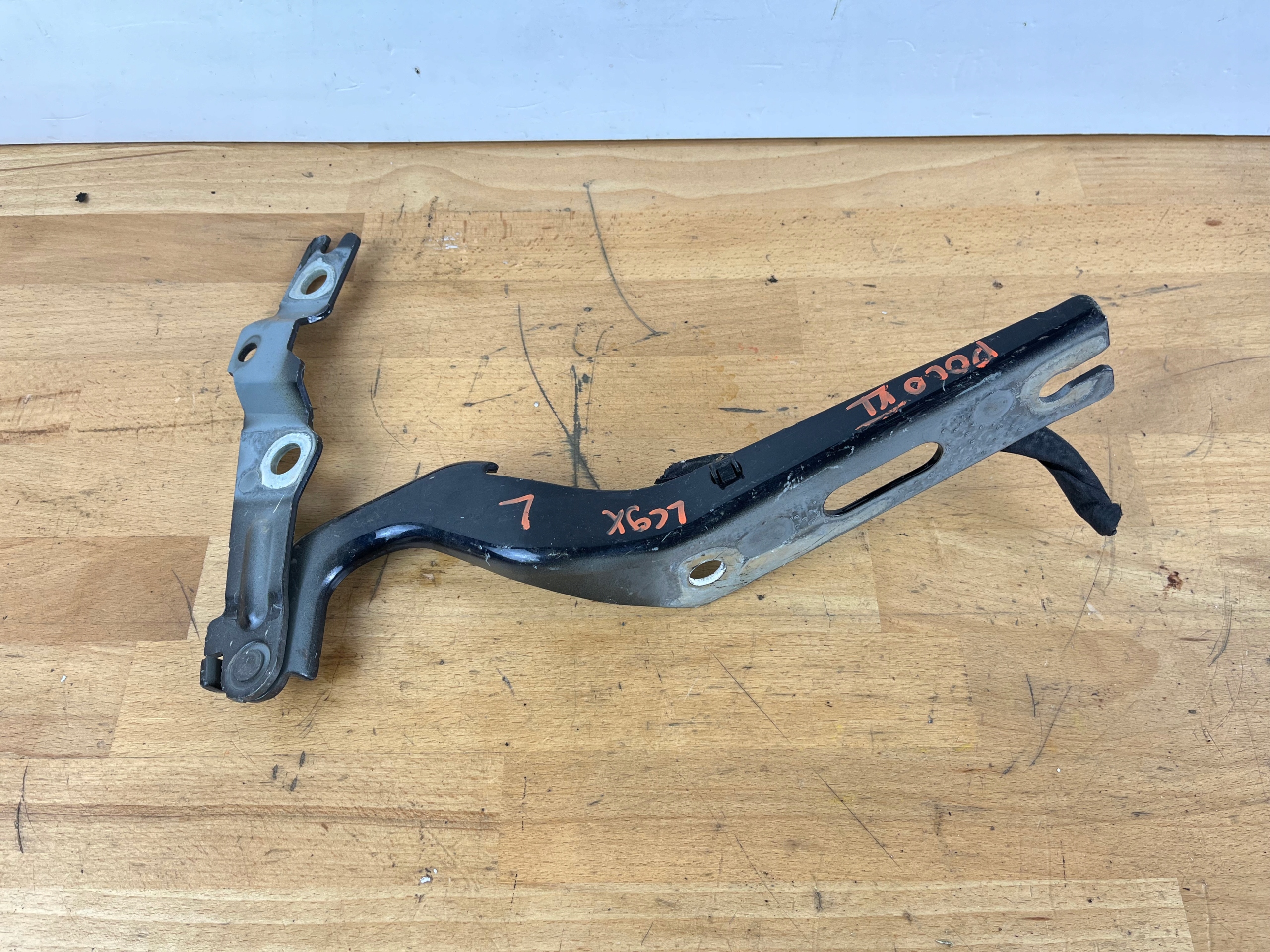 hinge bonnets left POLO VI 2G0 LIFT 2G0323301G
