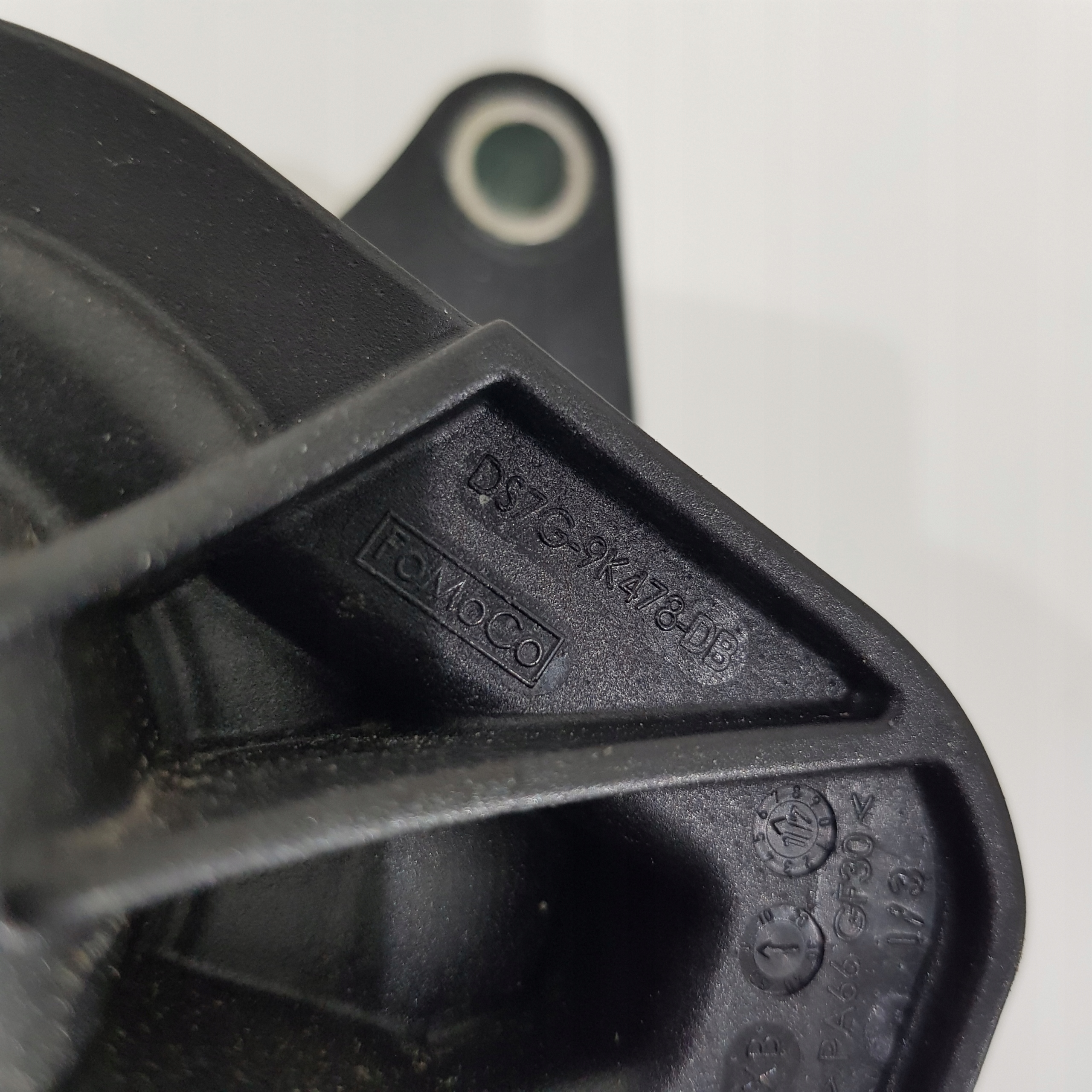 obal termostat Kuga MK2 1.5 Eco DS7G-9K478-DB