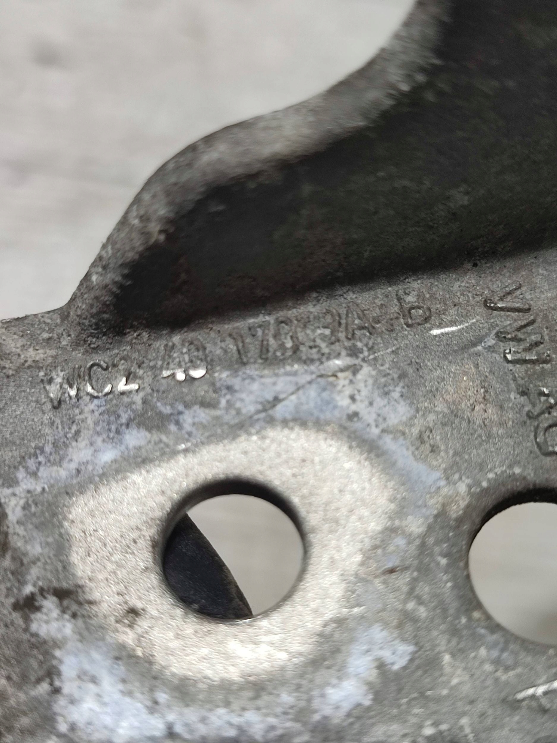 Seat Arona 2019 holder / bracket tlumika
