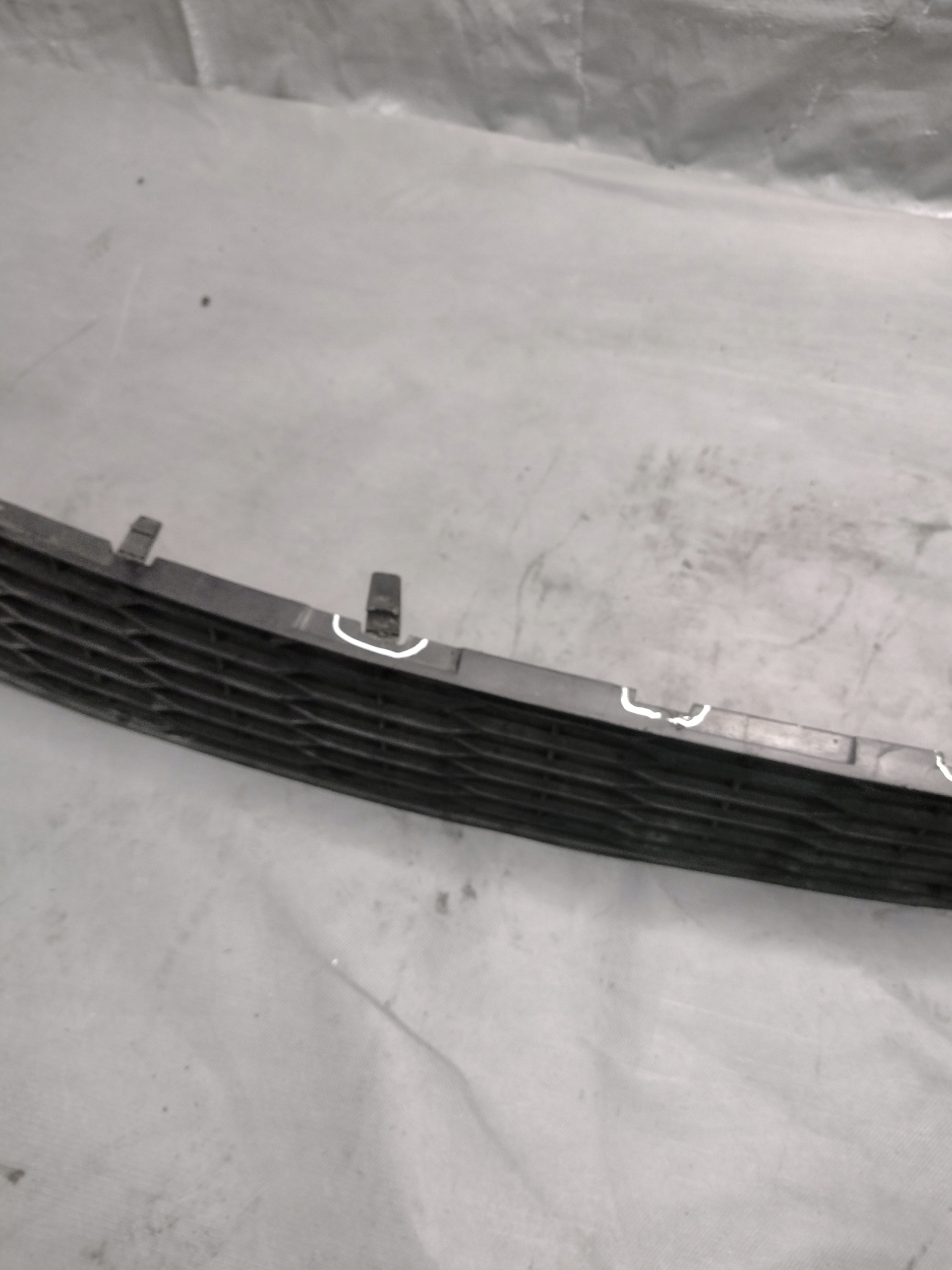 grid grille W bumper 8200700247 RENAULT THALIA II 10r.