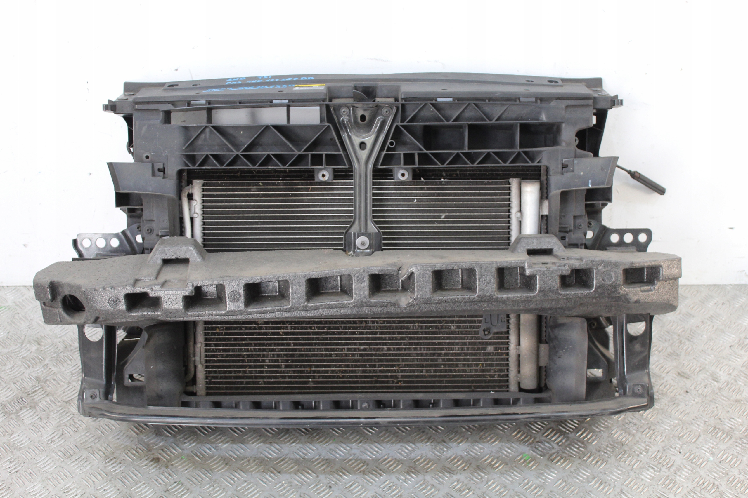 PAS PRZEDNI CHŁODNICE CADDY 2K0 2K5 TSI