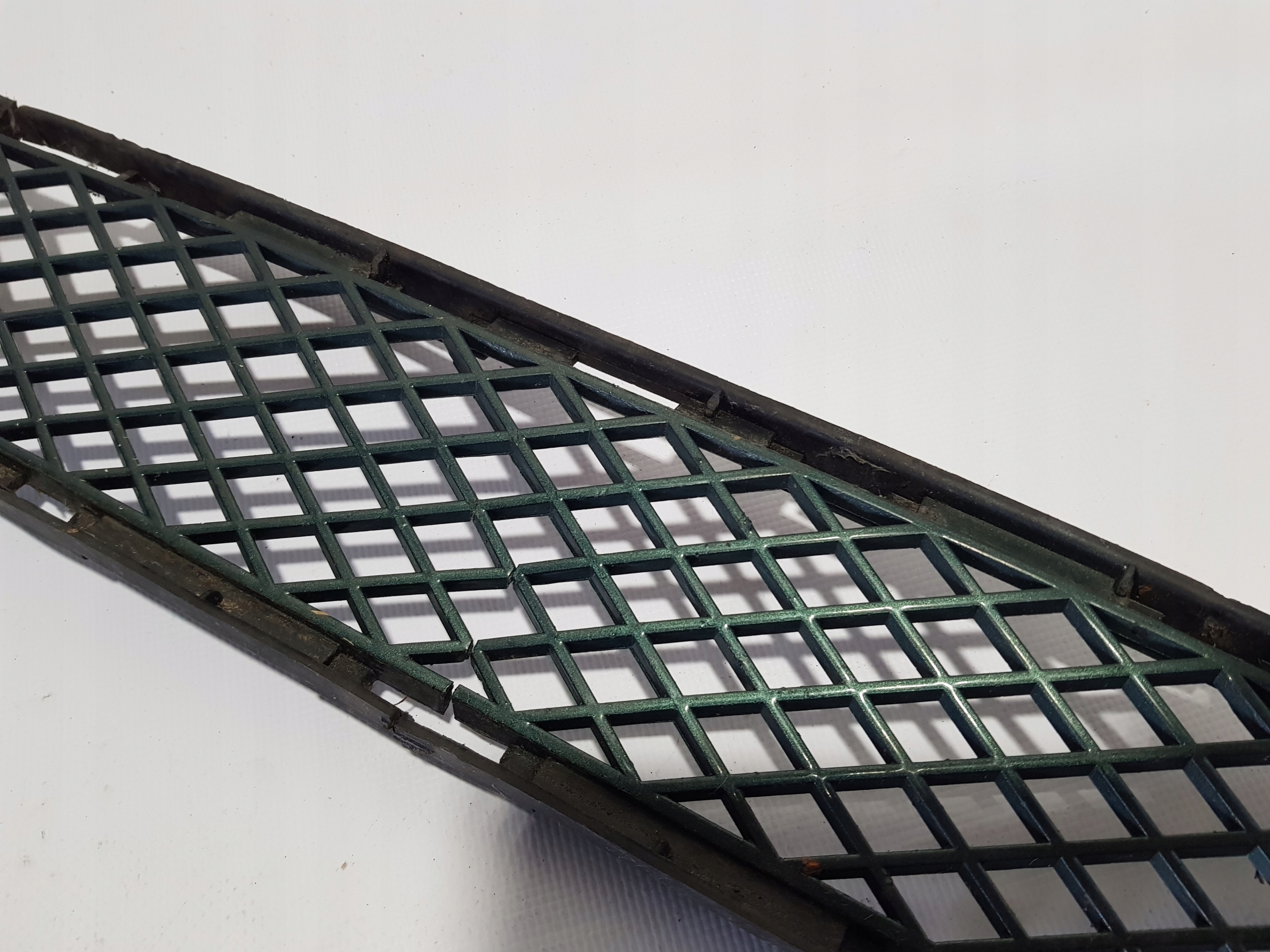 grid of a bumper central front MERCEDES W203