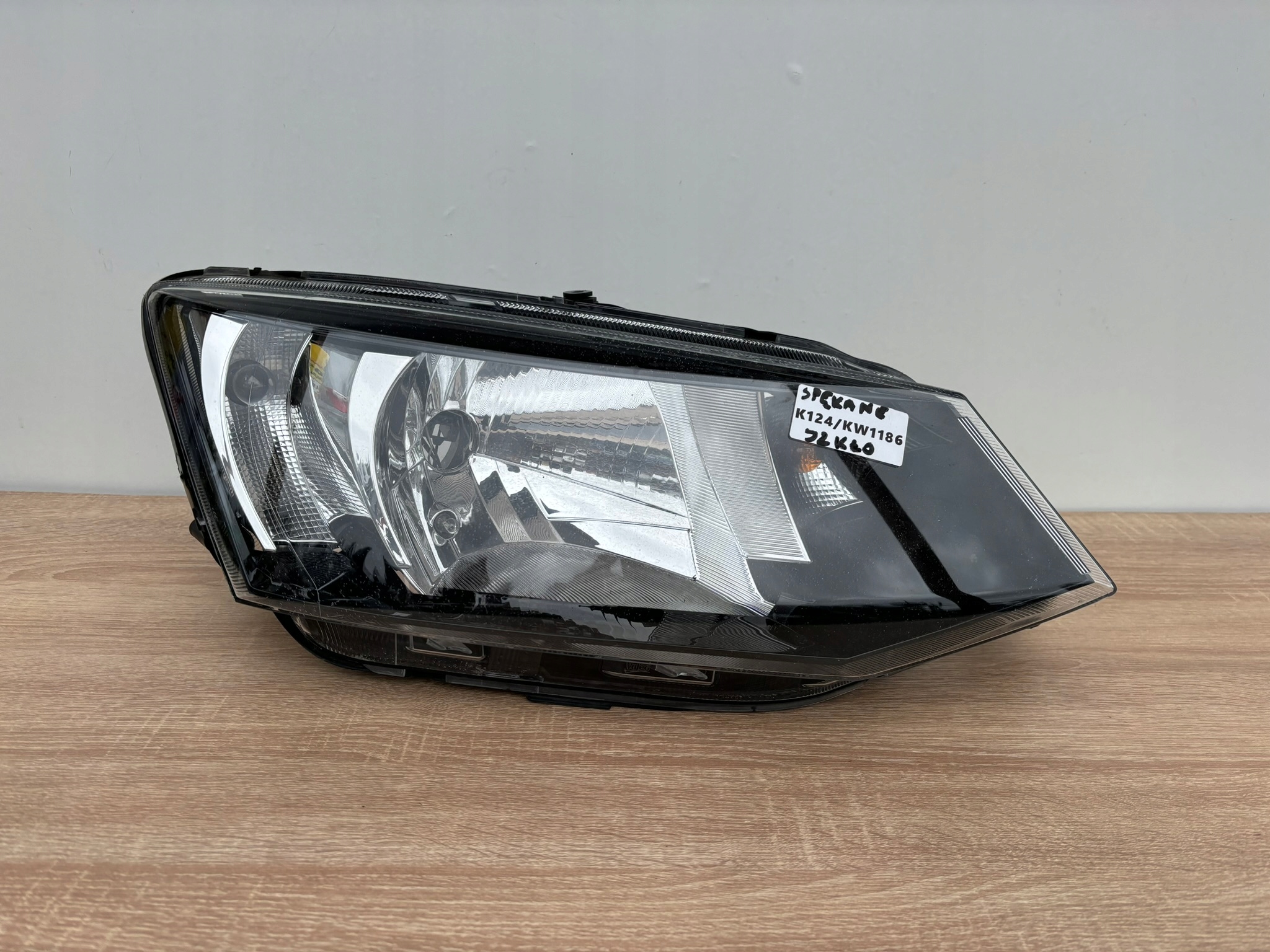 ШКОДА FABIA 3 III ПРАВА ФАРА ПЕРЕД ZWYKLAv1941016c K124/Kw1186