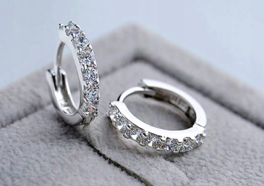 

Srebrne kolczyki z cyrkoniami.