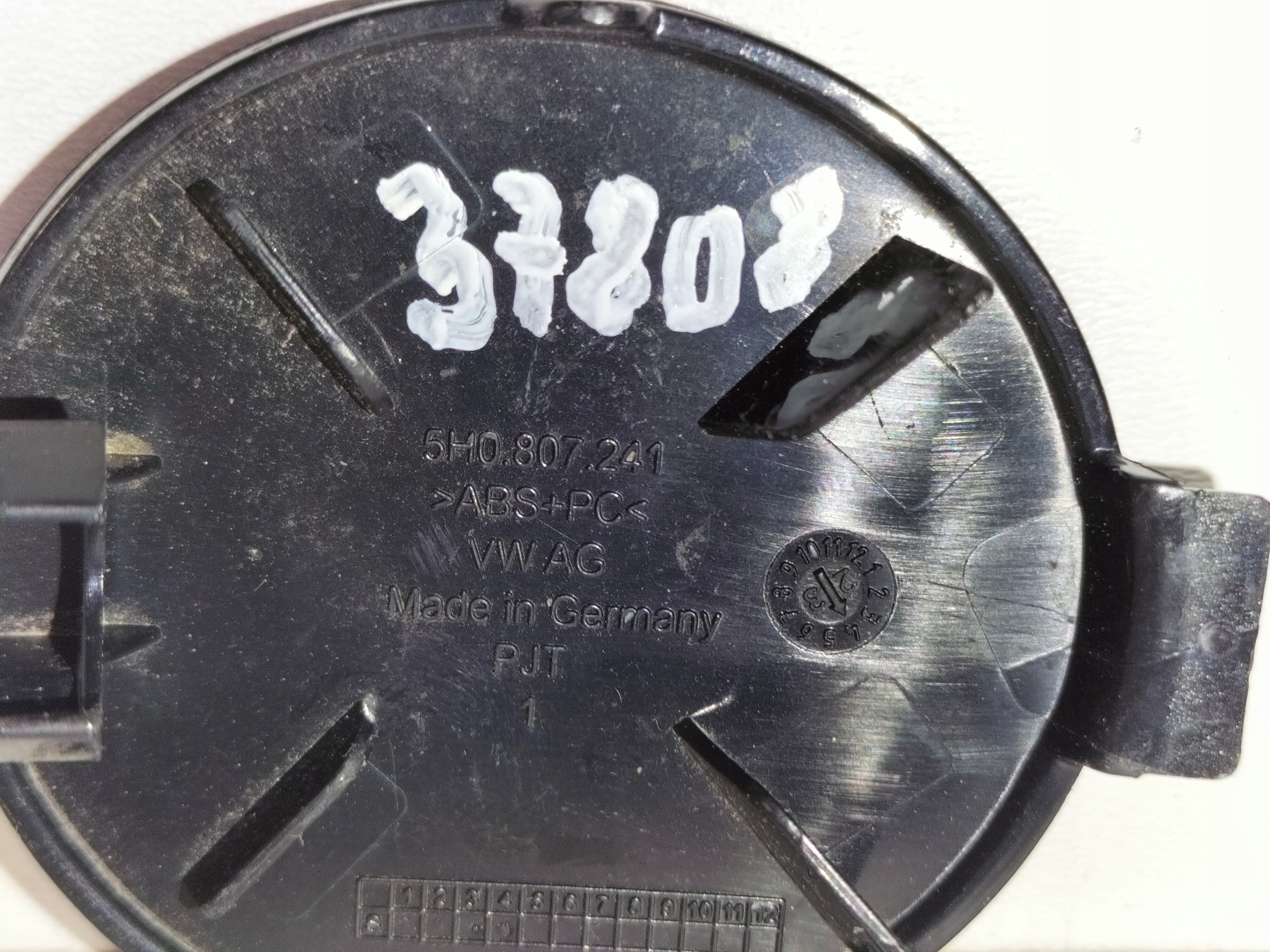ABSCHLEPPÖSE DER STOSSSTANGE VORNE VW GOLF 8 VIII 20