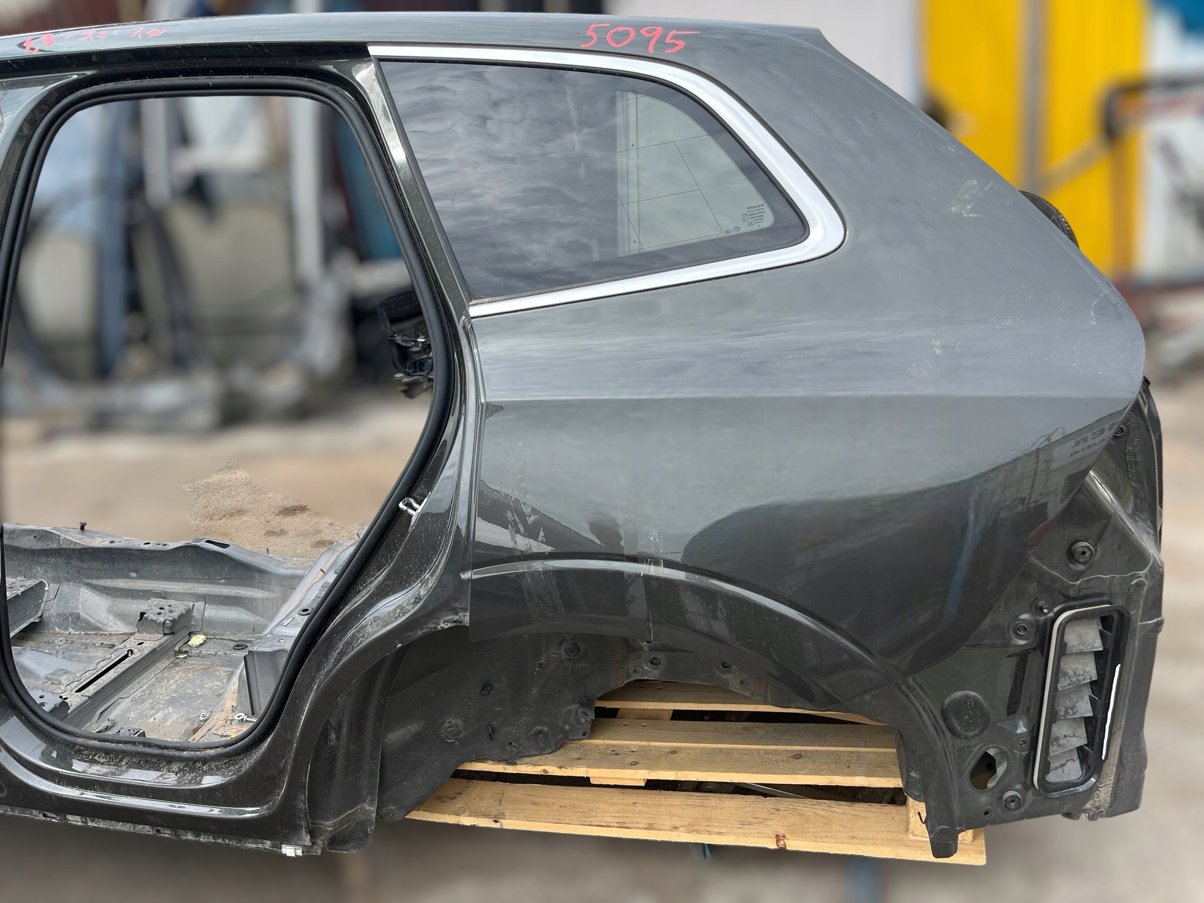 ĆWIARTKA LEWA BŁOTNIK TYLNY LEWY VOLVO XC60 II 2018-2023