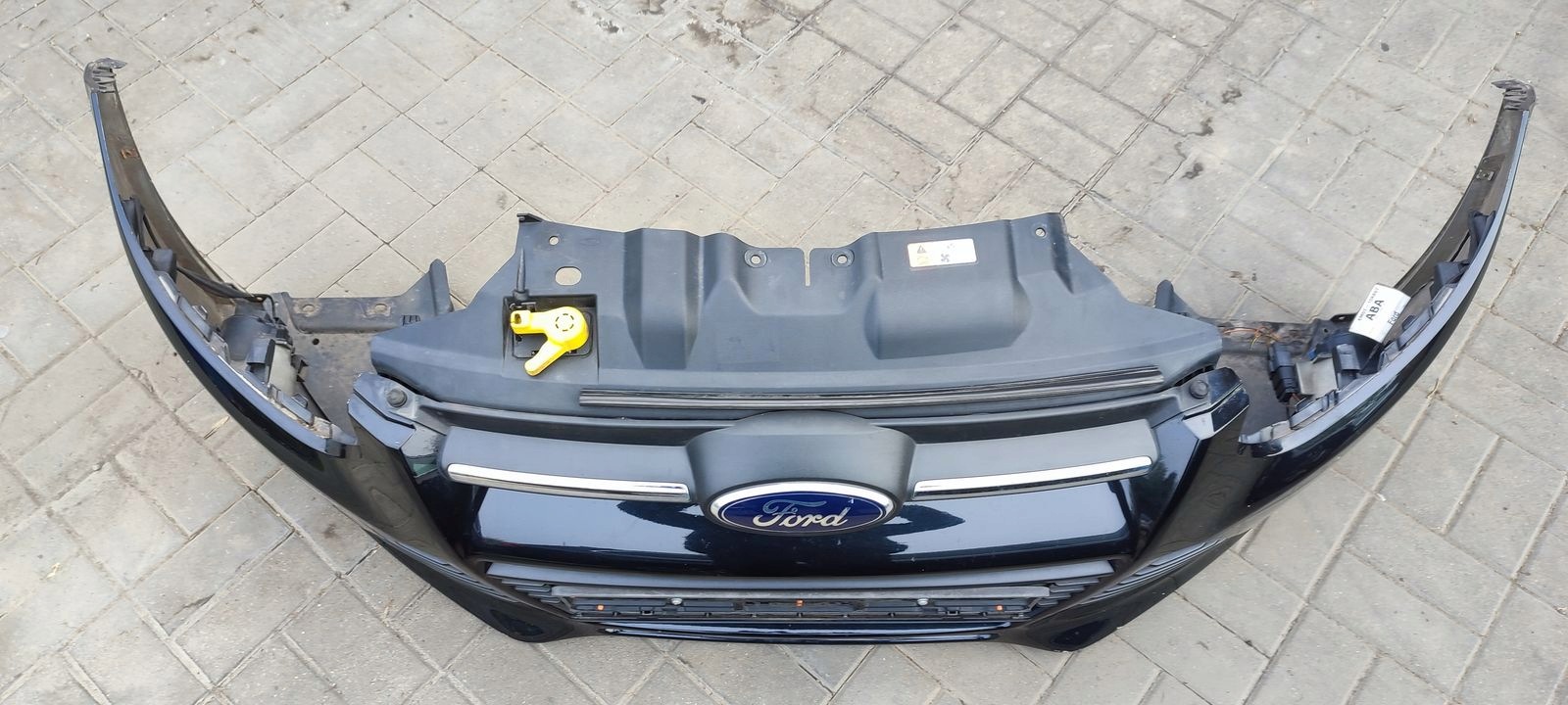nárazník předek přední Ford Focus MK3 FB