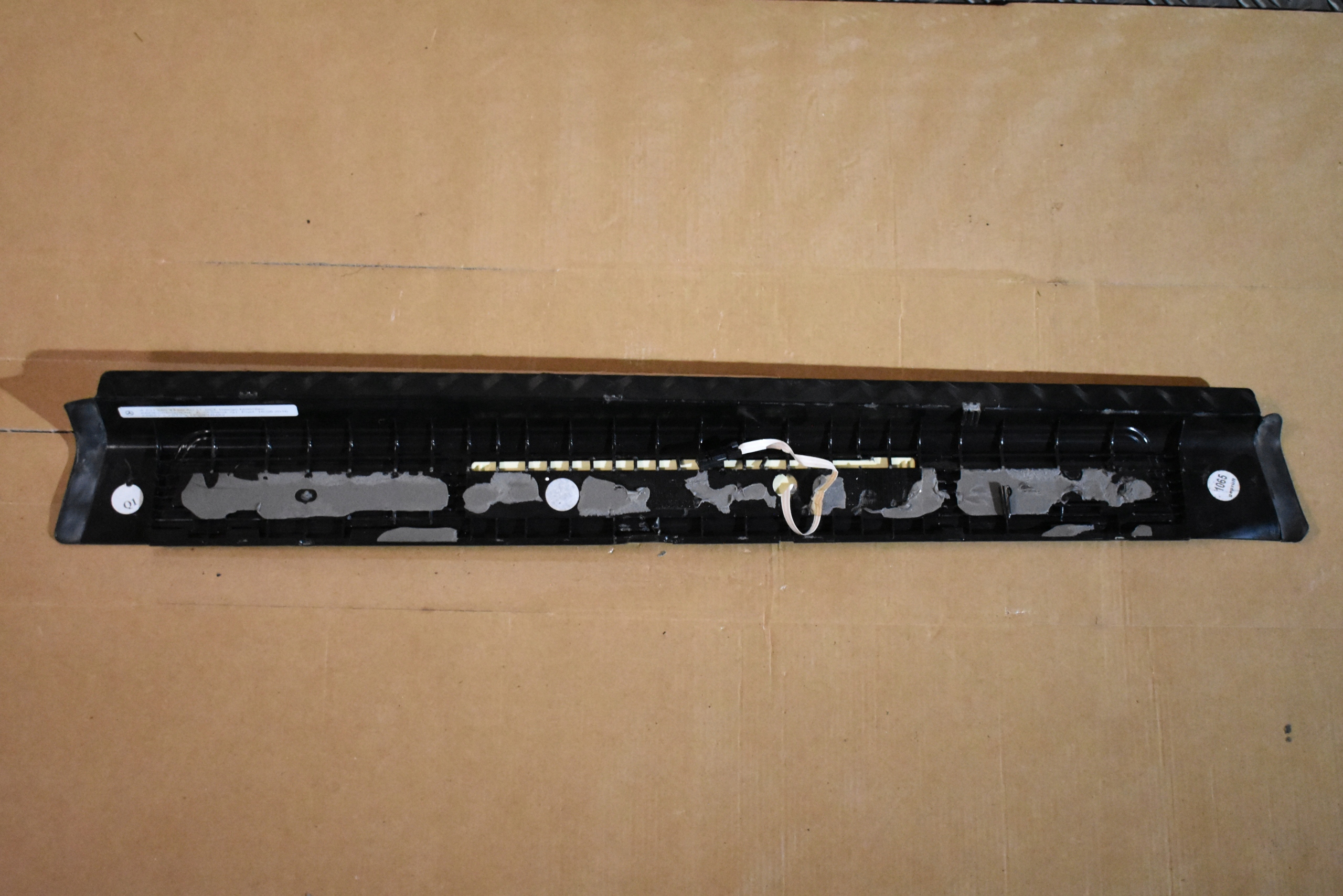 moulding cap threshold LED left MERCEDES SL R231 1