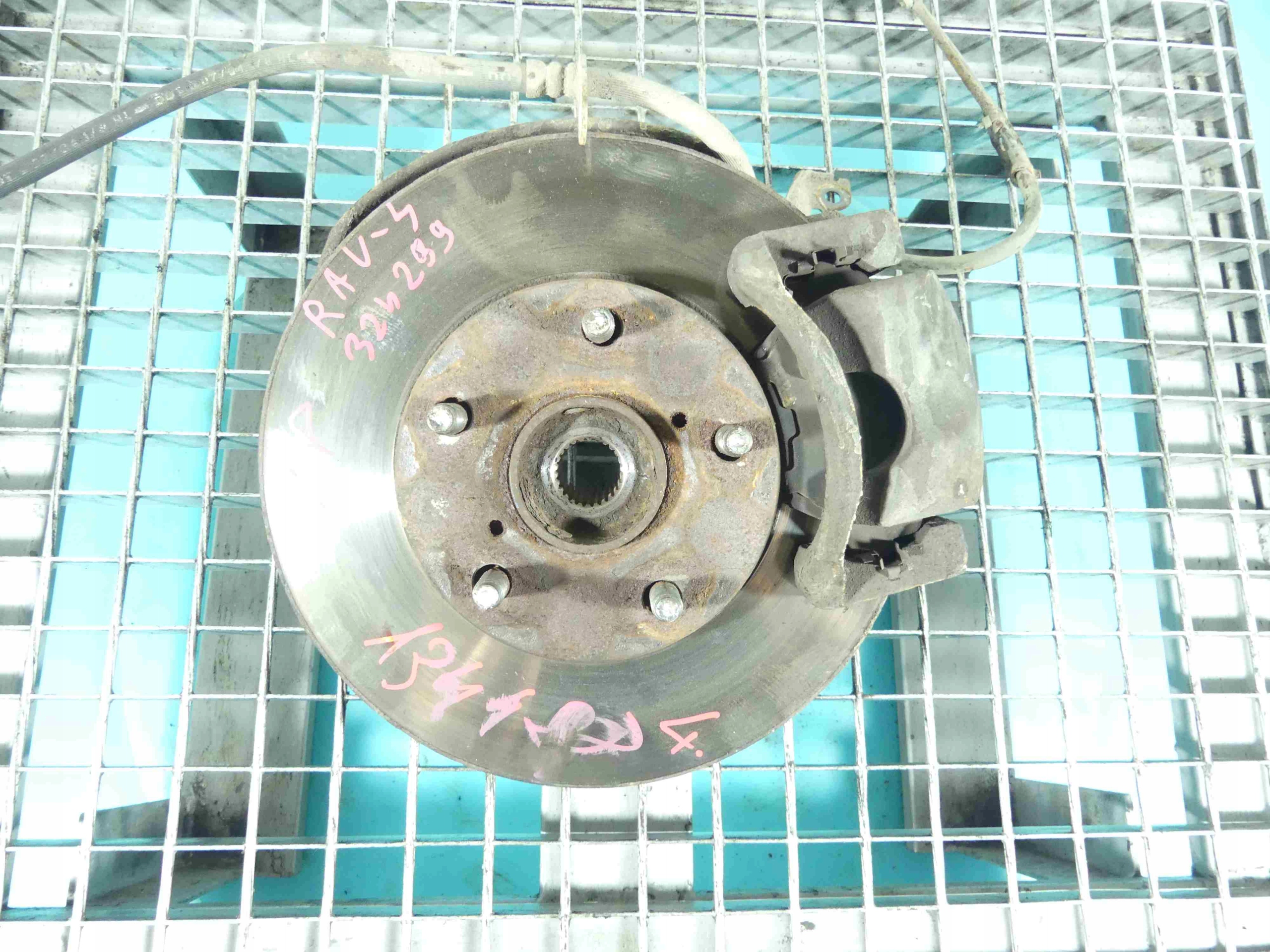 ЦАПФА ПРАВА СТУПИЦЯ ПЕРЕД 2d TOYOTA Rav4 II