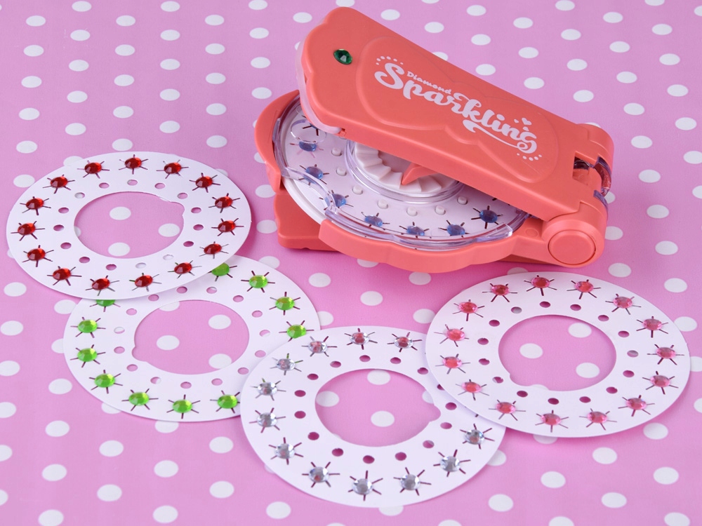 URZĄDZENIE DO STYLIZACJI WŁOSÓW KRYSZTAŁKI DIAMENCIKI BLINGER Szerokość produktu 37 cm