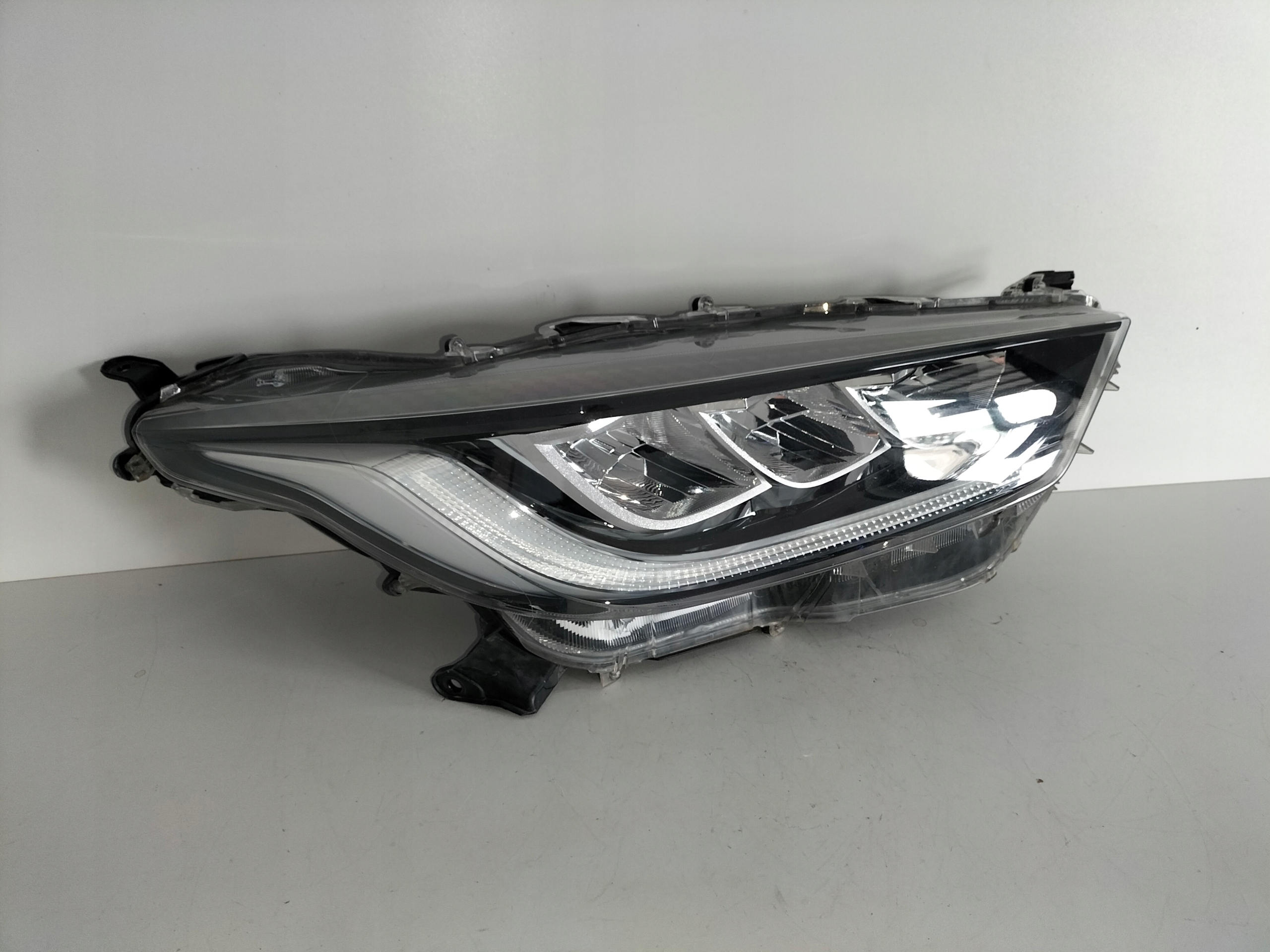 light front reflektor right TOYOTA YARIS 4 IV 20- FULL LED