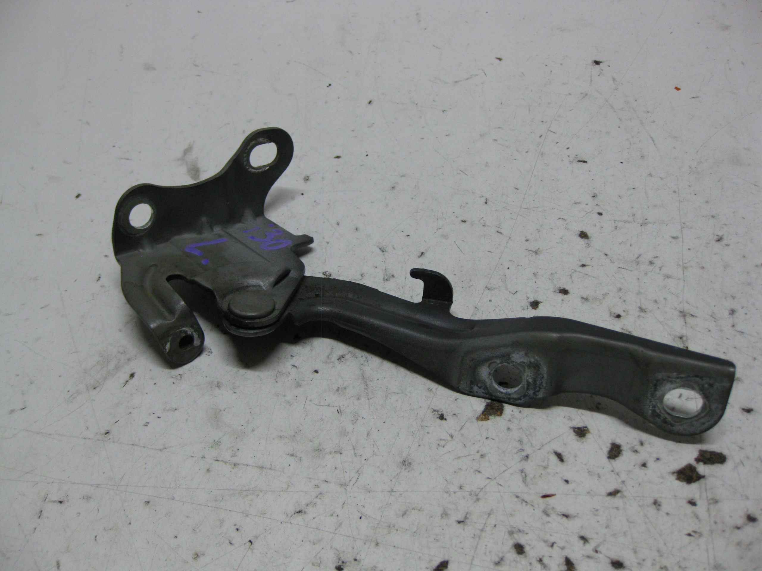HYUNDAI I30 1.6 CRDI 12R hinge bonnets left