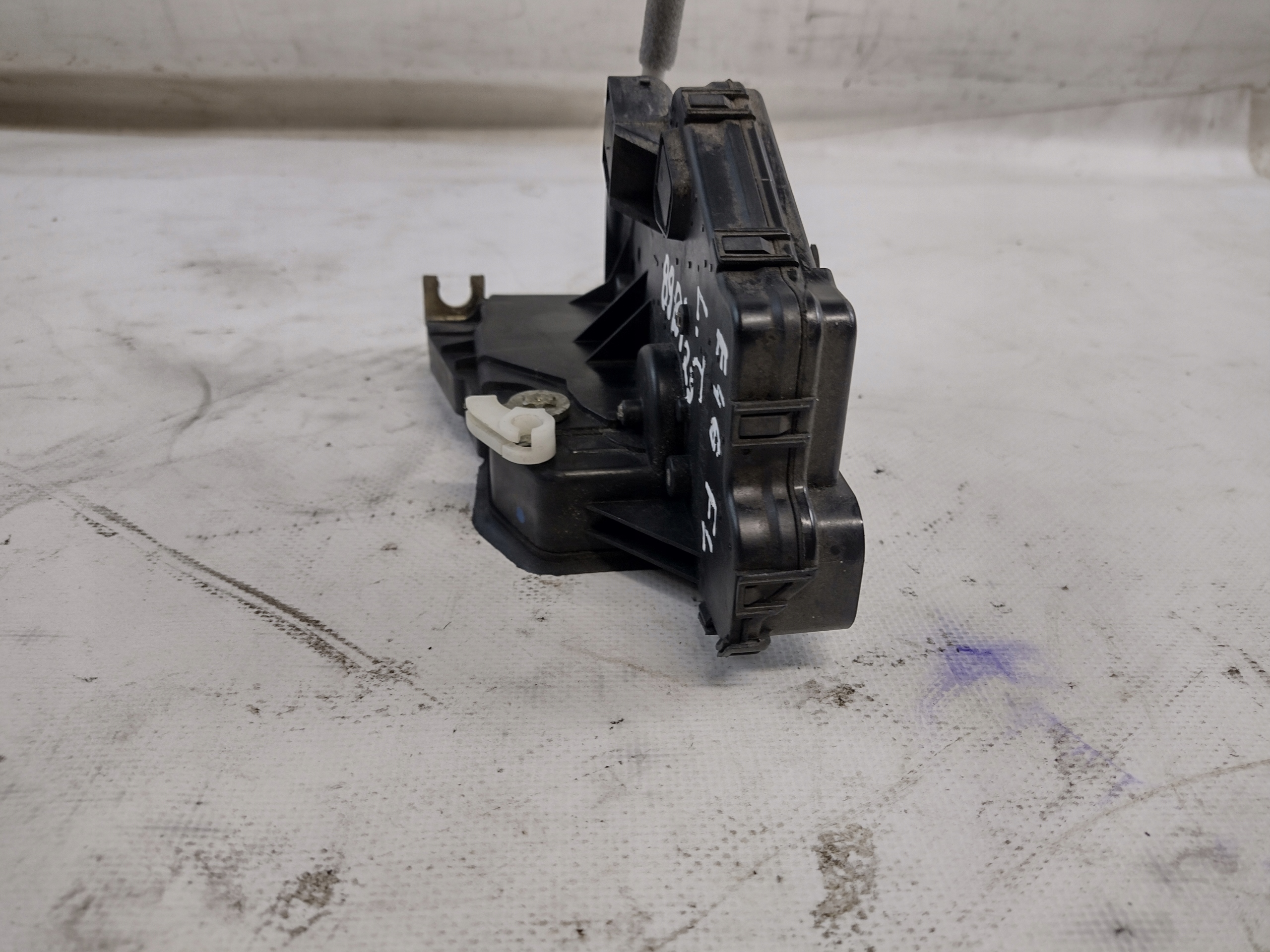 lock door left rear part BMW E46 lift sedan