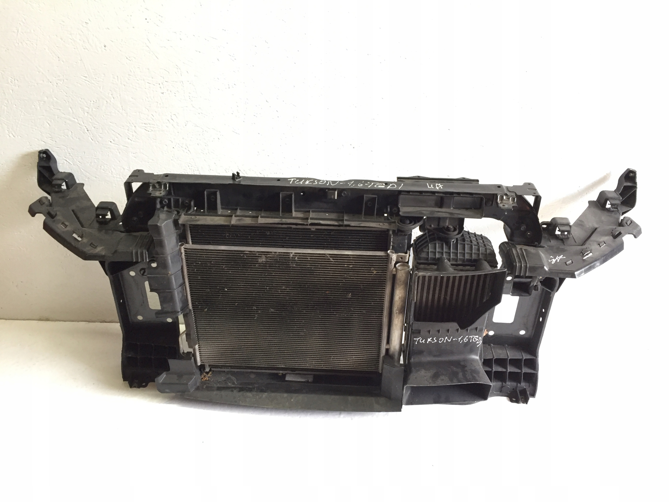 PAS PRZEDNI CHŁODNICE HYUNDAI TUCSON III 1.6 T-GDI