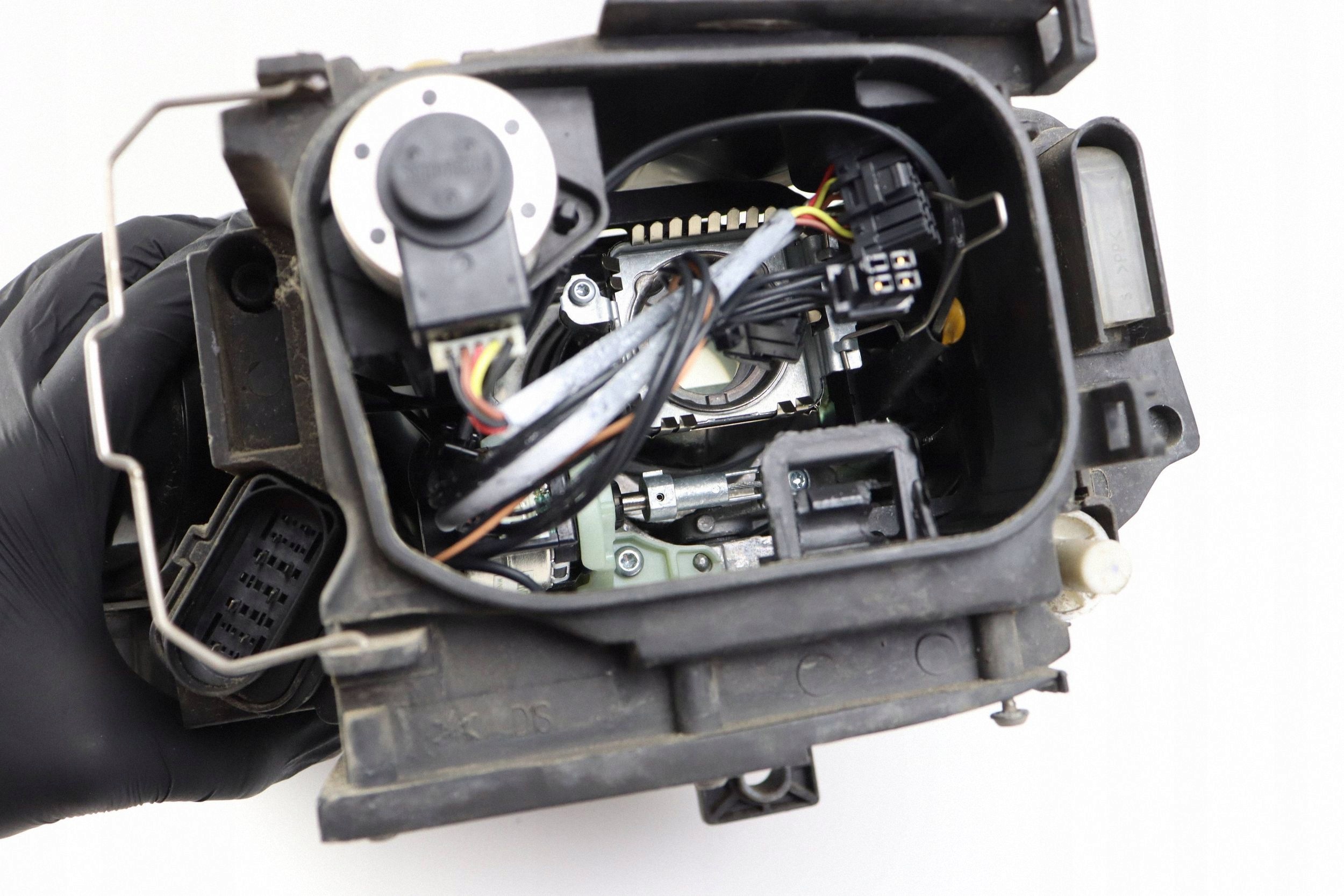 VW PASSAT B6 light front right front BI-XENON SKRETNA EUROPA 3C0941752D