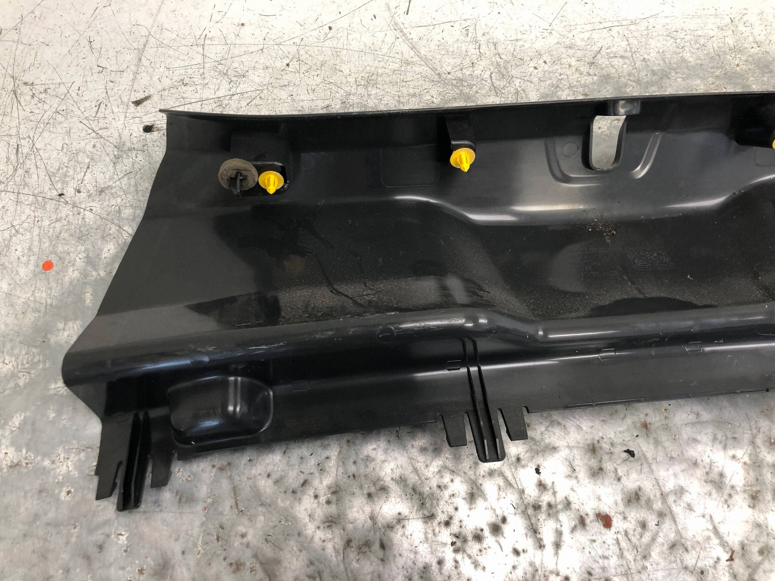 couverture seuil coffre VOLVO C30 LIFT 08687734