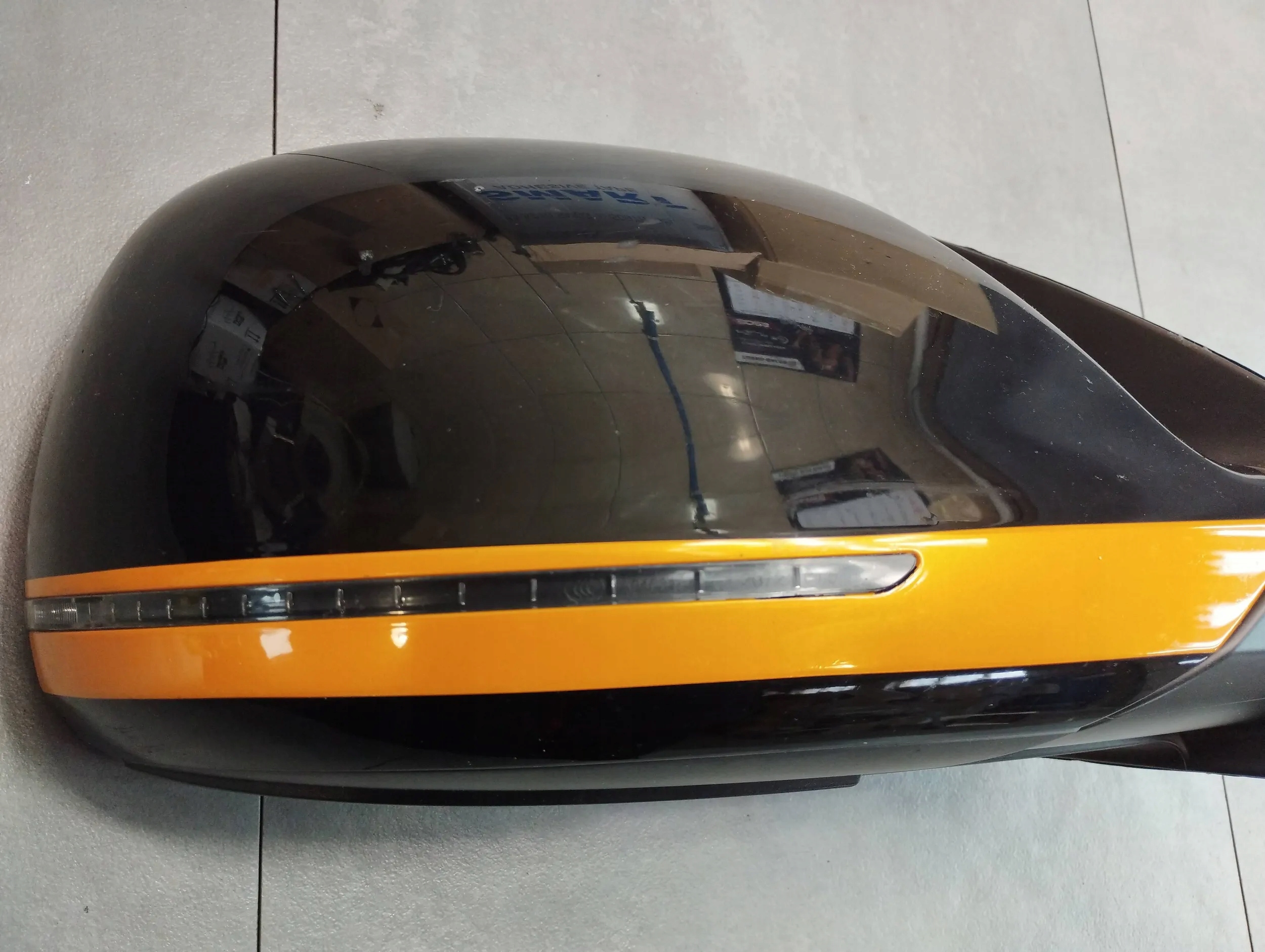 Audi Q7 4L LUSTERKO PRAWE 13+2 PINY LZ9Y Kolor czarny