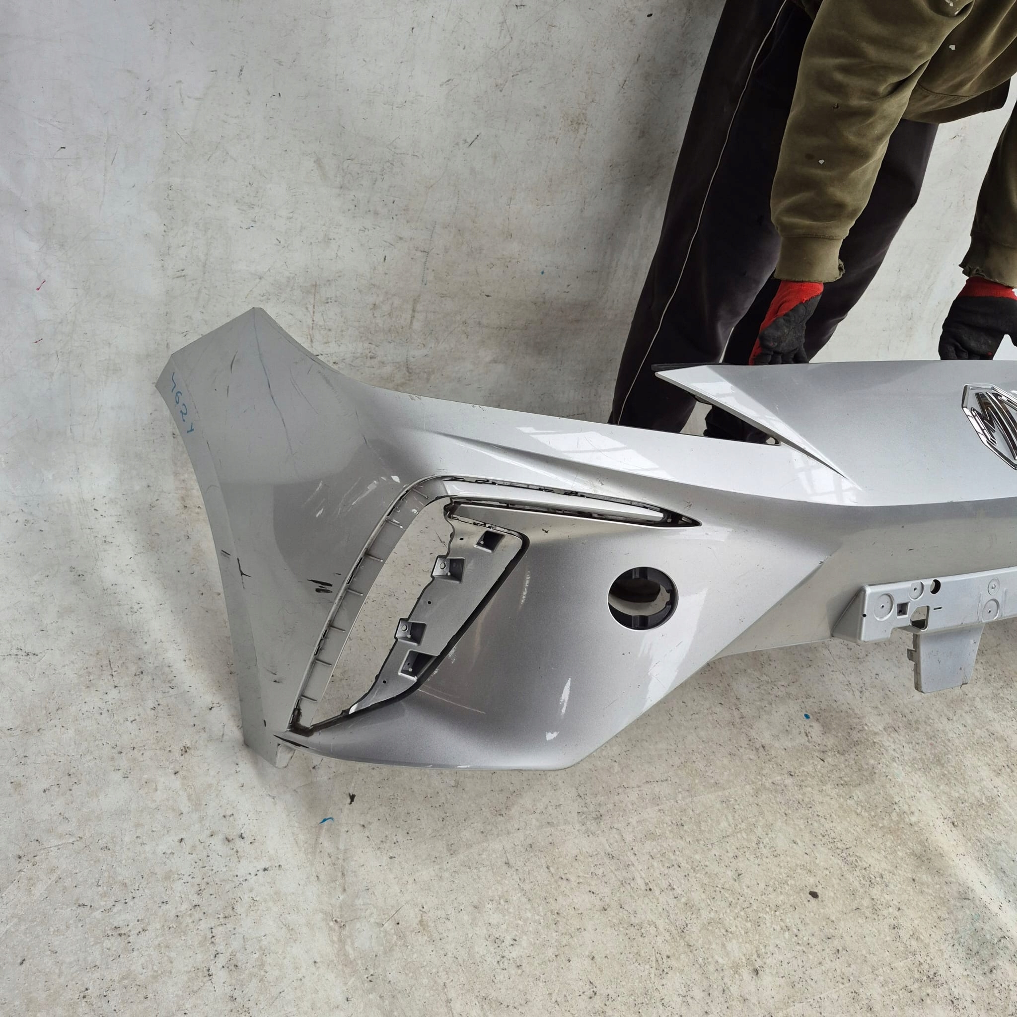 MG 4 M64 IV EV 22- bumper front front P11183302
