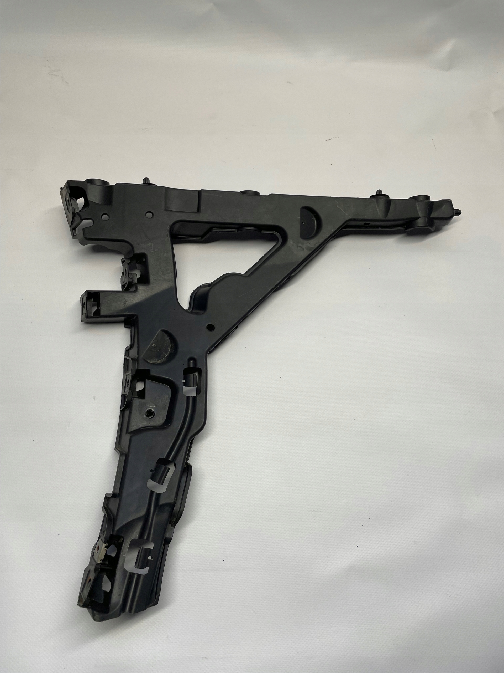 J8A217B930AG J8A2-17B930-AG - LAND ROVER VELAR L560 задний бампер