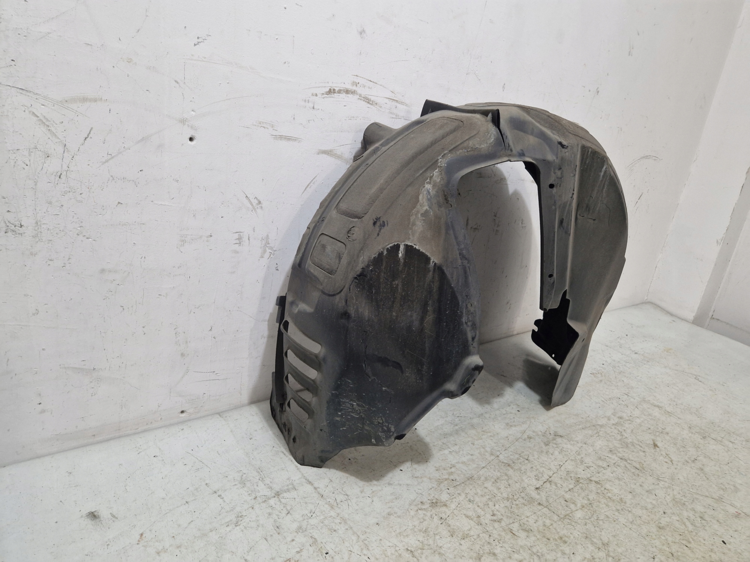 DODGE CHARGER 2015 - mudguard SRT left rear part rear. 68223875AC SRT
