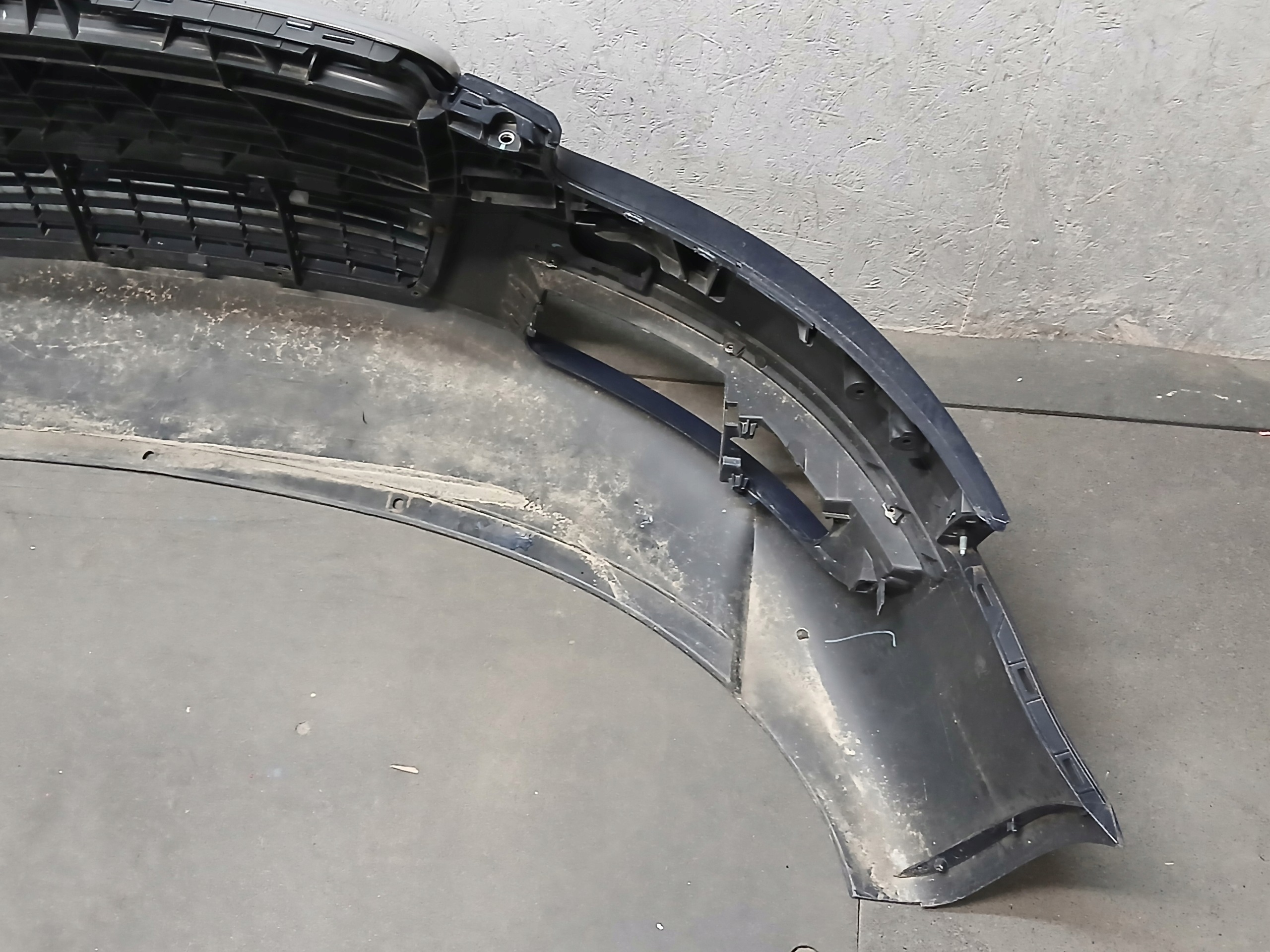 nárazník předek AUDI A6 C6 4F 04-08