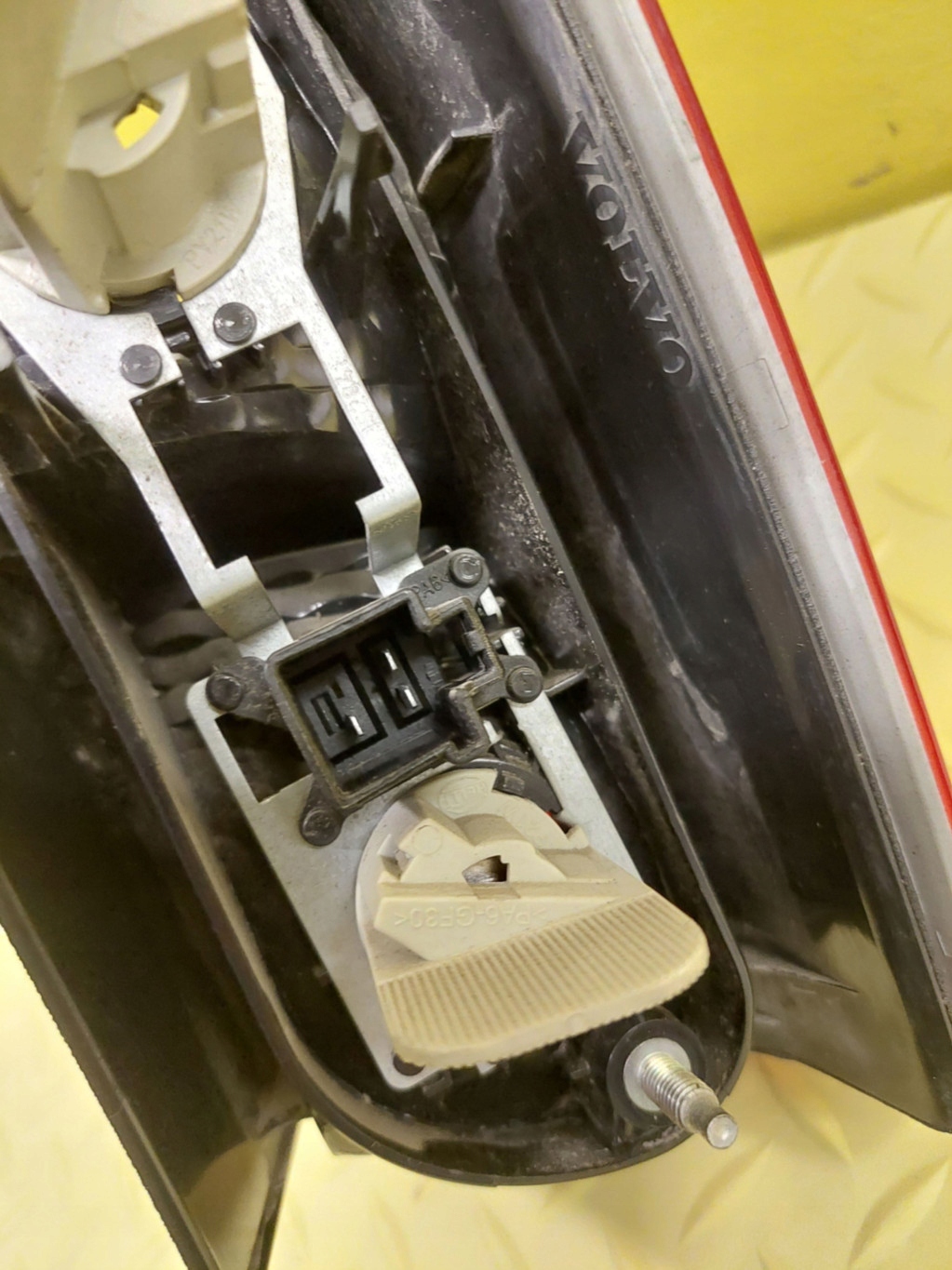 VOLVO XC70 KOMBI light left rear part