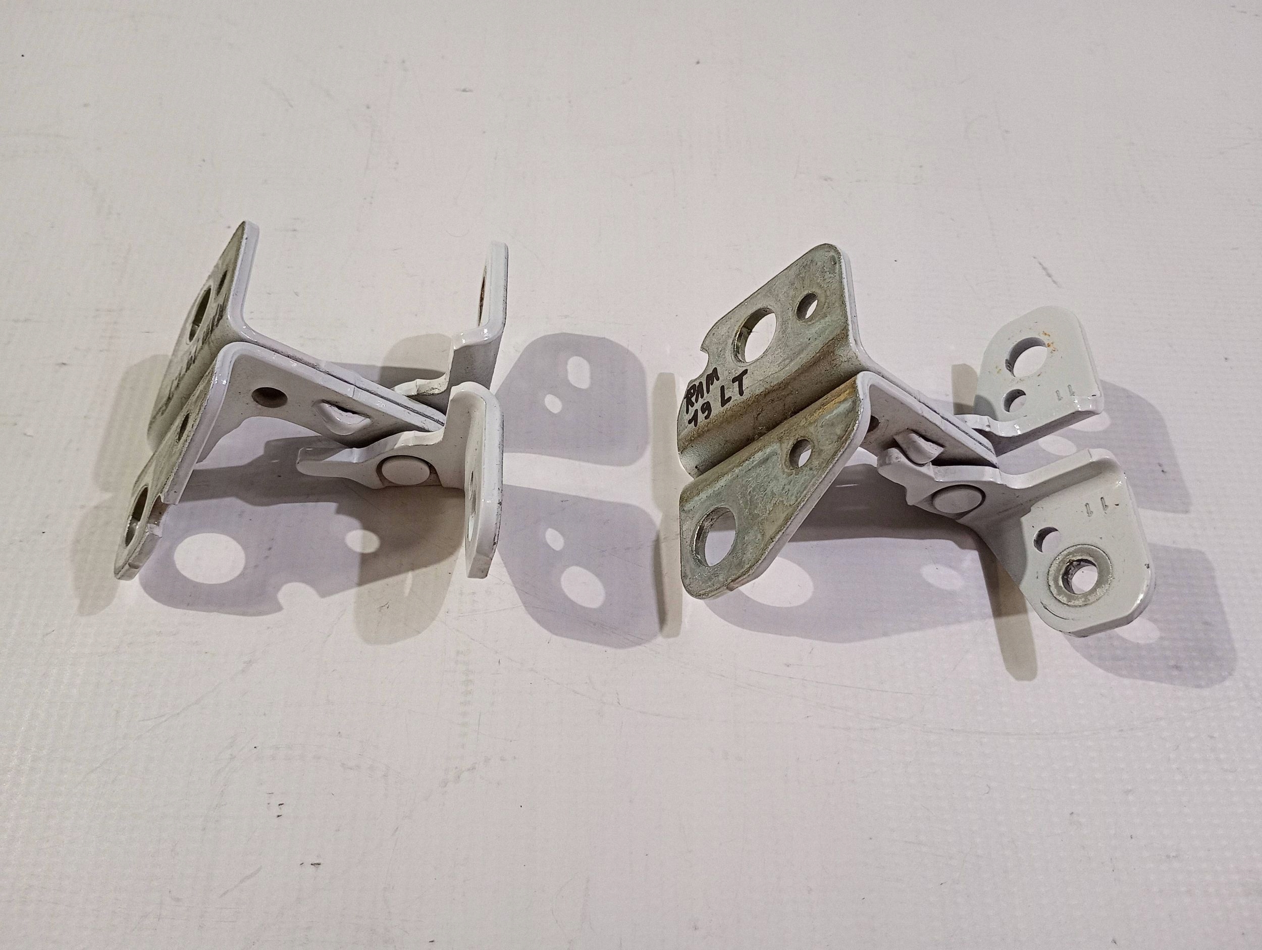 hinges door left rear part rear. left komplet Dodge RAM 1500 2019