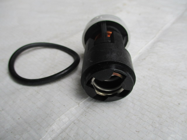 VW BORA GOLF TERMOSTAT UKLADU CHLODZENIA NOWY Producent części Automotor France