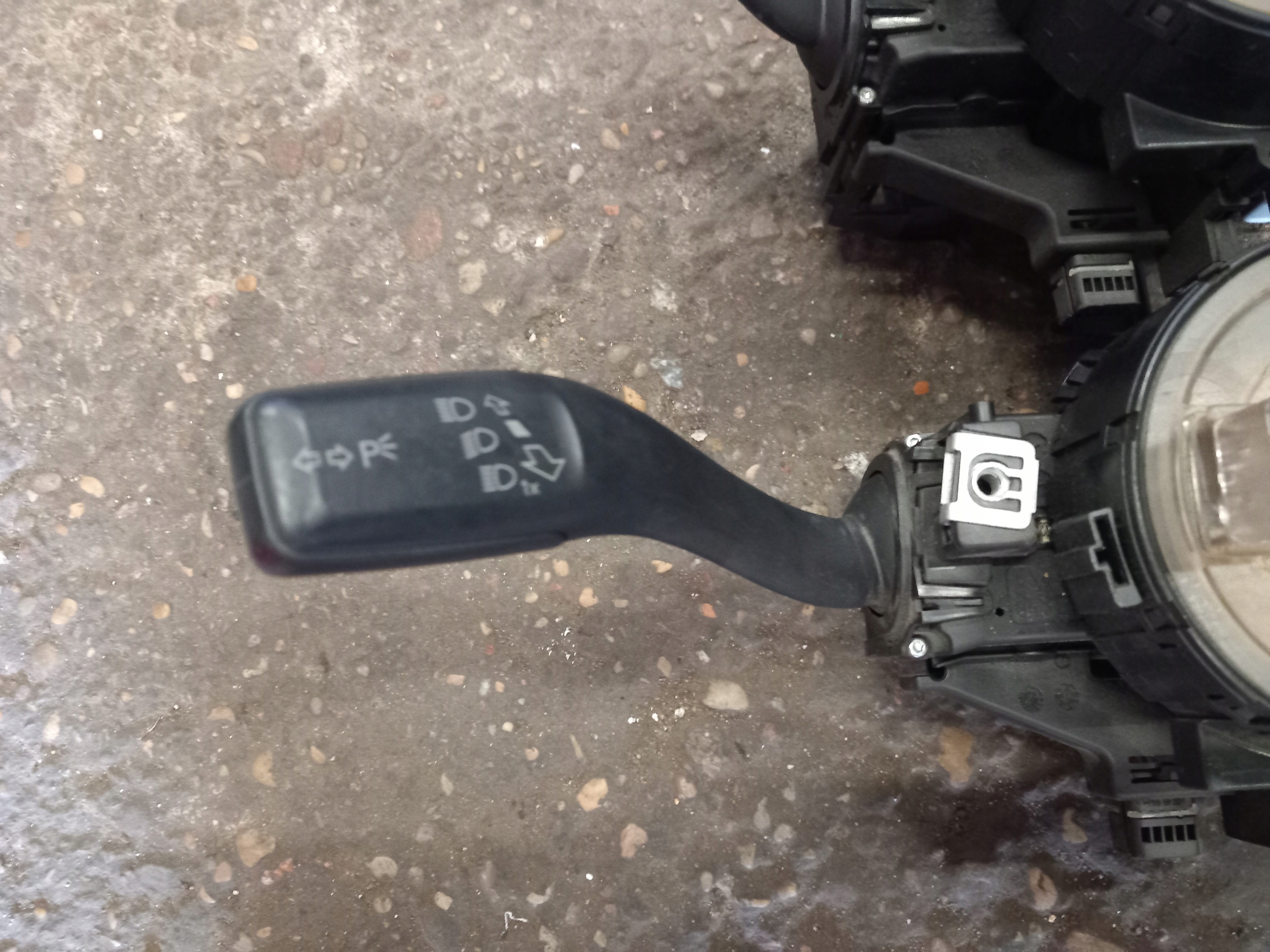 AUDI A3 8P steering wheel levers and controls ring 8P0907137CD