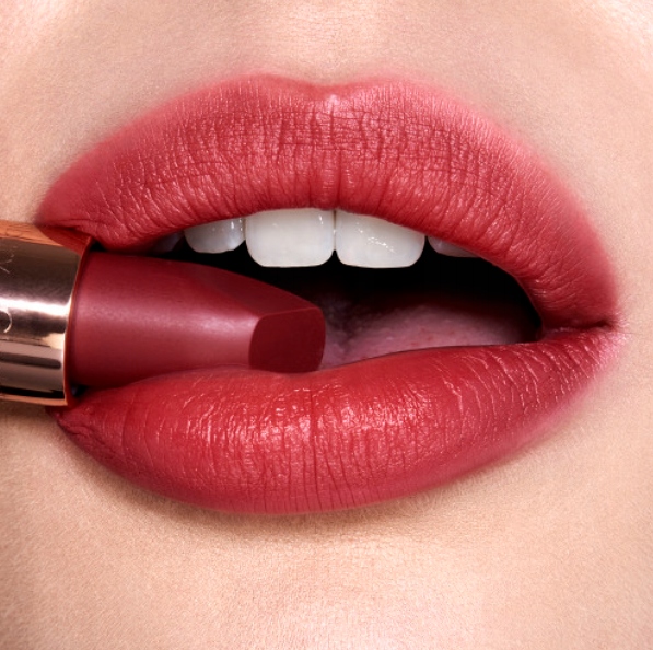 Matte Revolution Pomadka do ust Walk of Shame