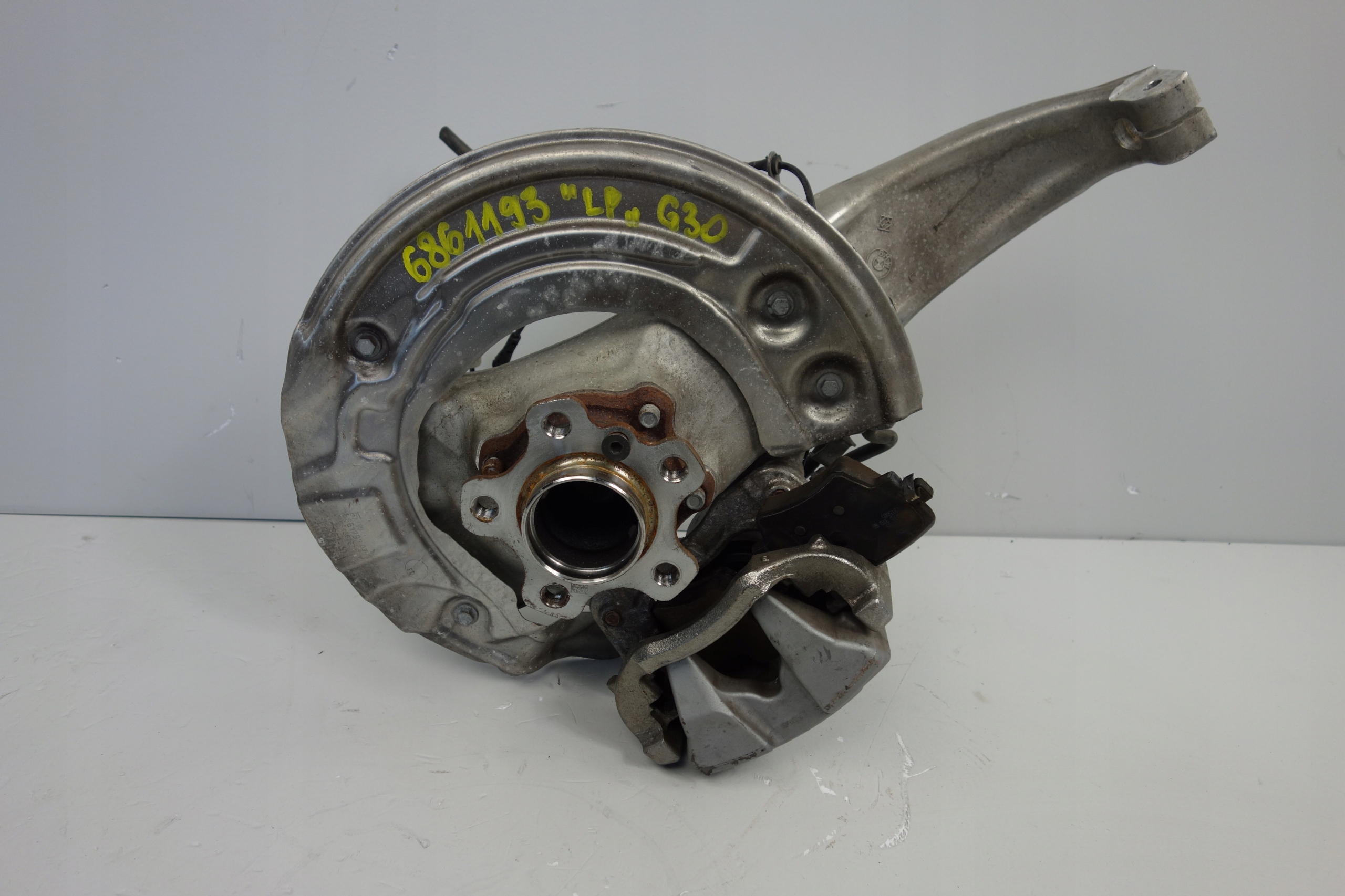 swing left front BMW G30 6861193