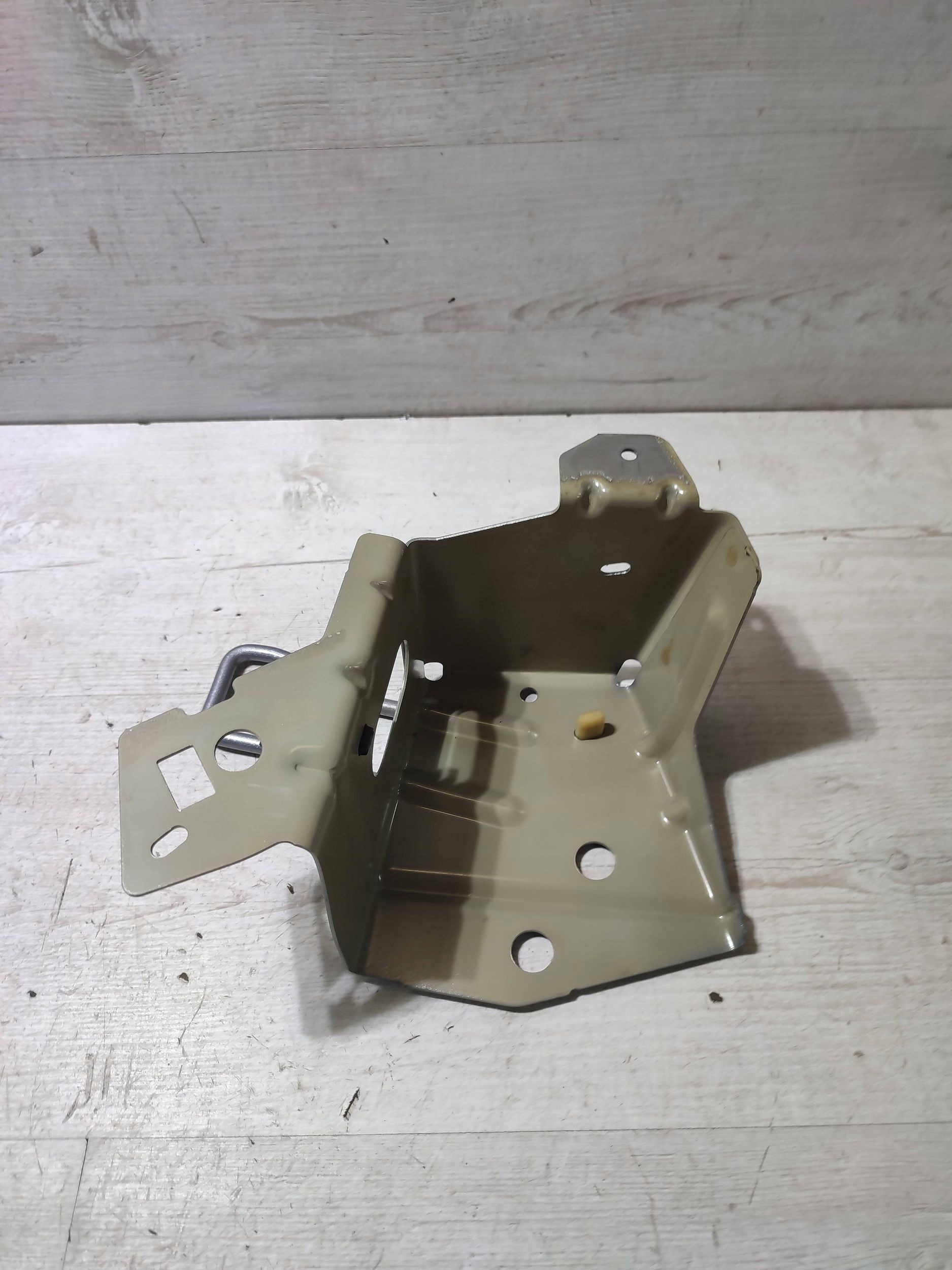 Peugeot 308 2019 rear part side left bracket holder kanapy