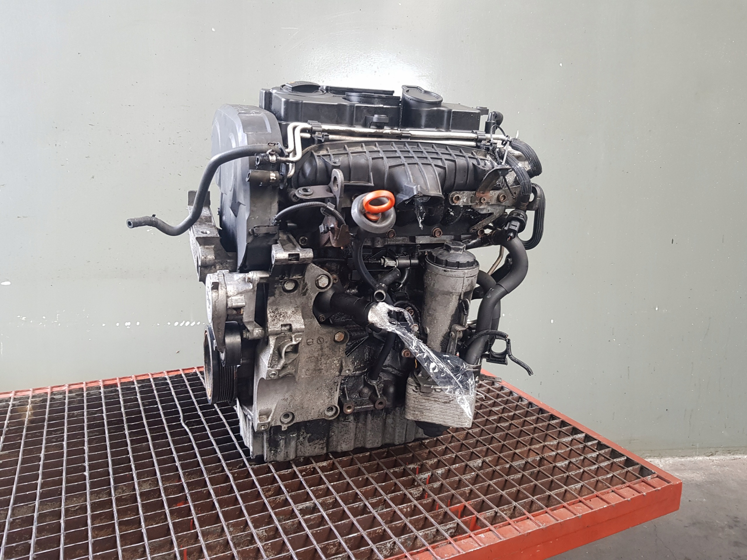 engine DIESEL- pillar VOLKSWAGEN PASSAT B6 BMN