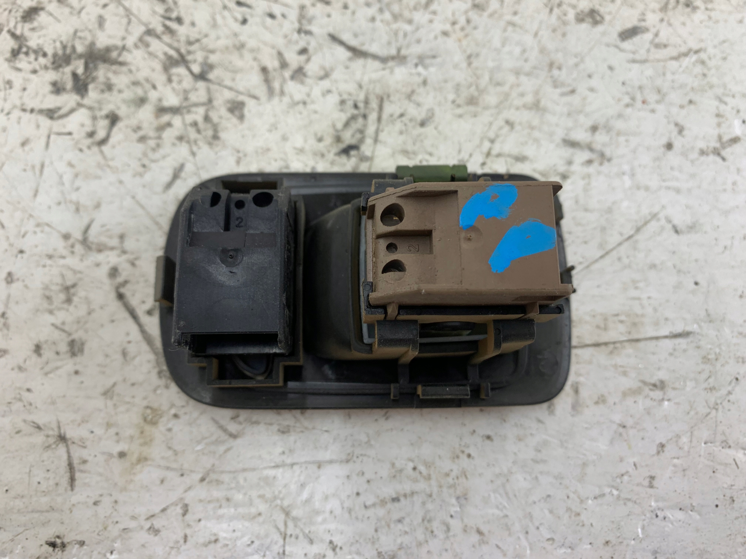 PORSCHE CAYENNE a PANEL okna pravý předek 7L5959858 BRAZOWY