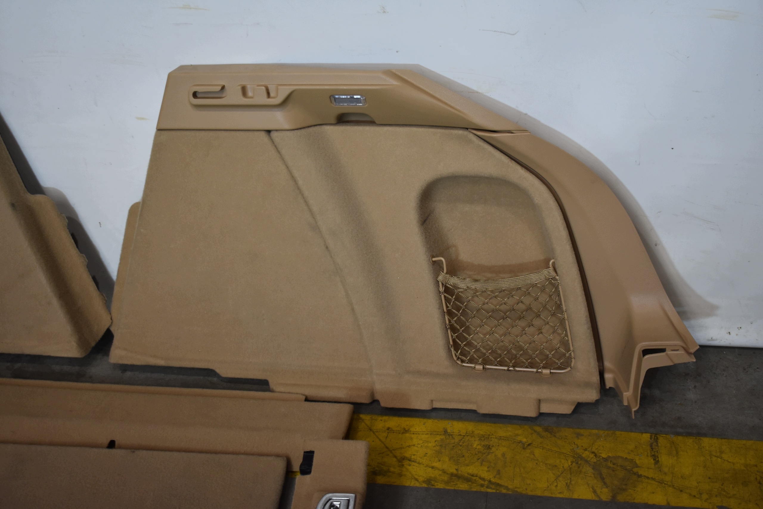 IDEALNY KPL. boot upholstery boot LUXURY BEIGE PORSCHE MACAN 1