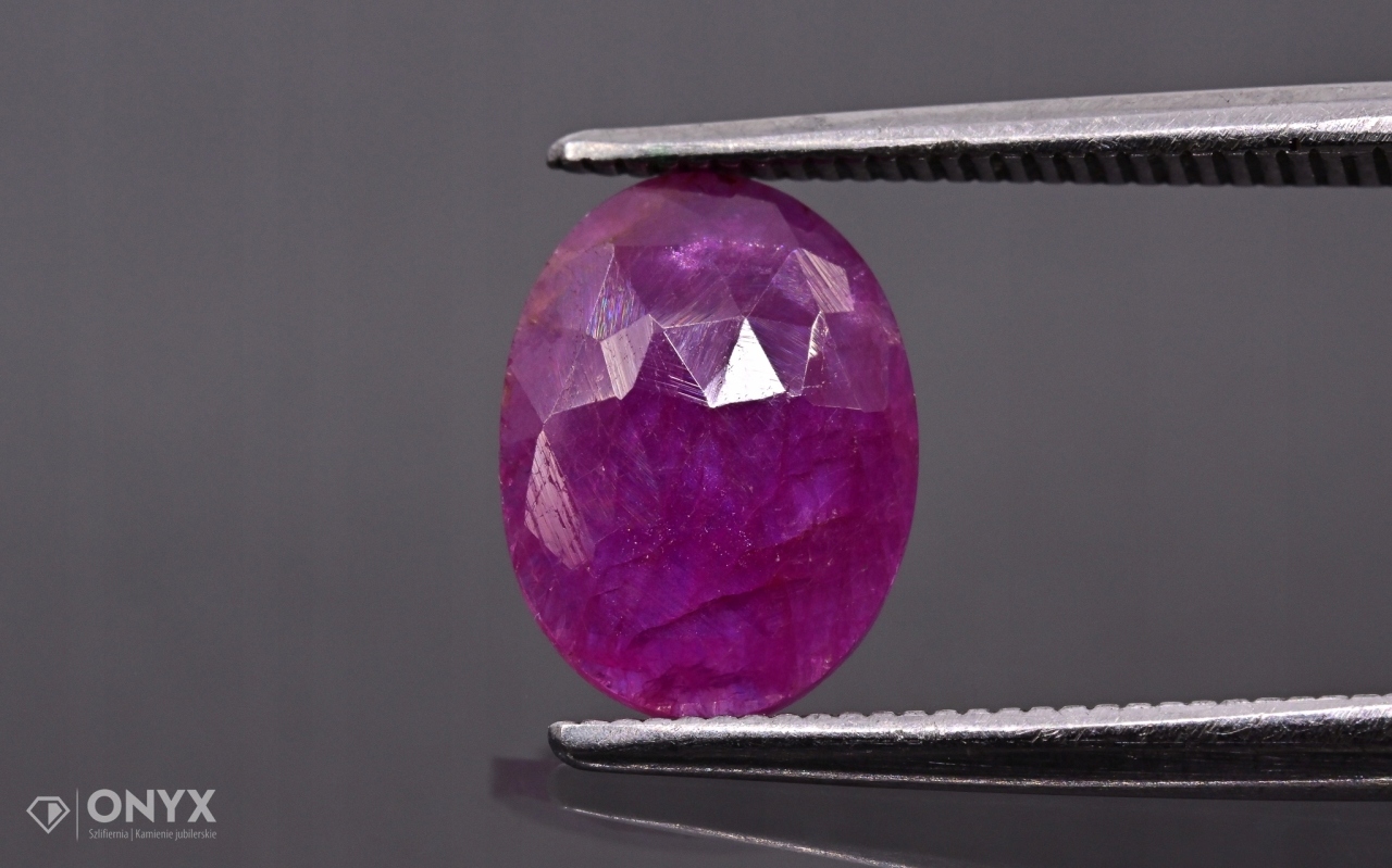 Rubín fazetovaná rozeta ovál 9x6,8 mm
