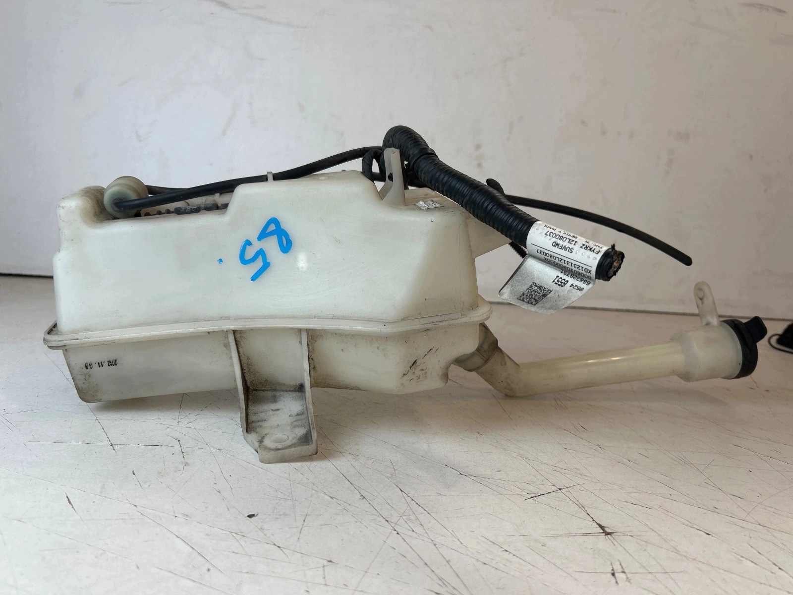washer fluid tank pump Opel Mokka A and