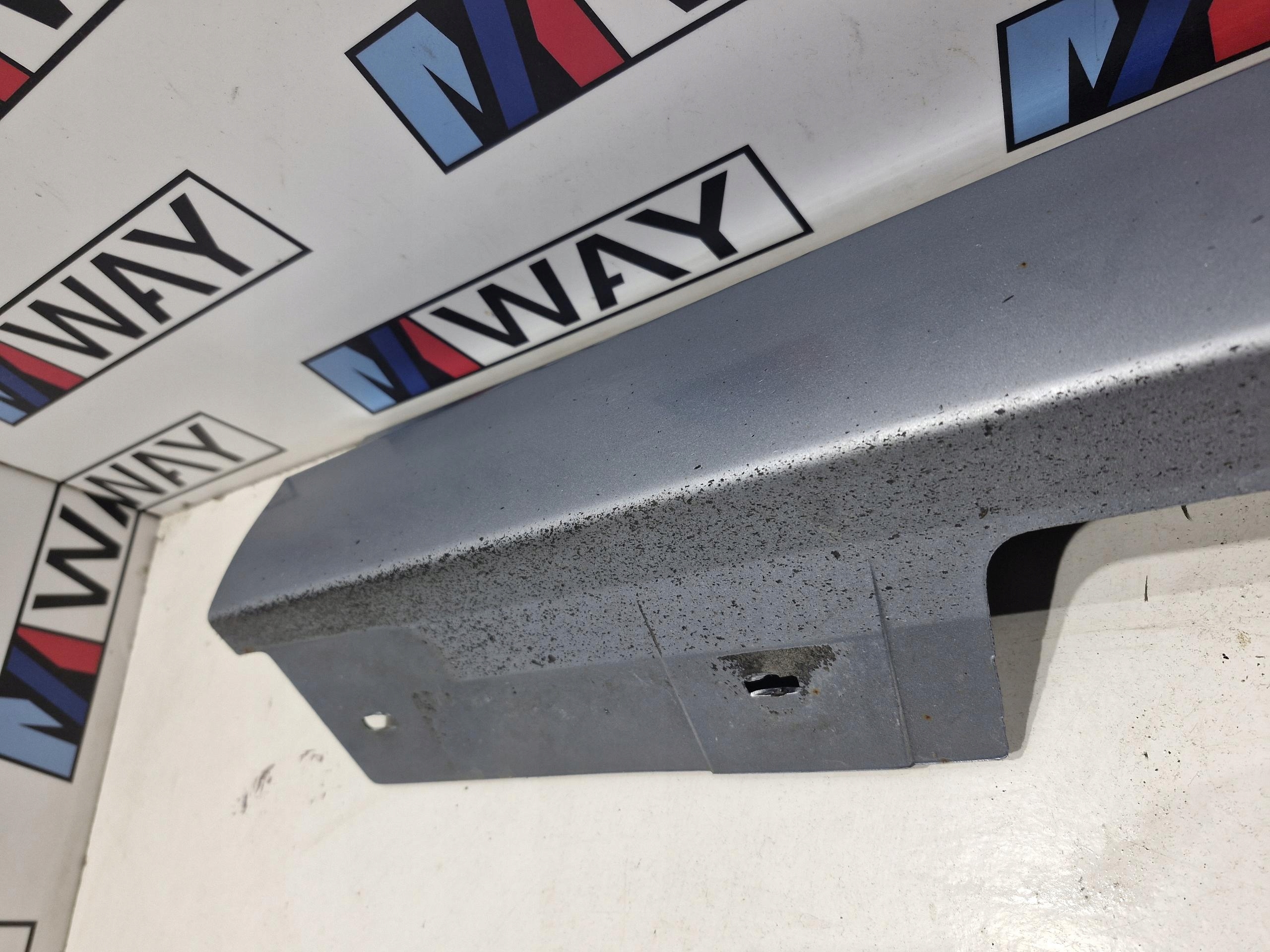 7202651 BMW E90 E91 lišta POGOWA levá originál 896 BLUEWATER