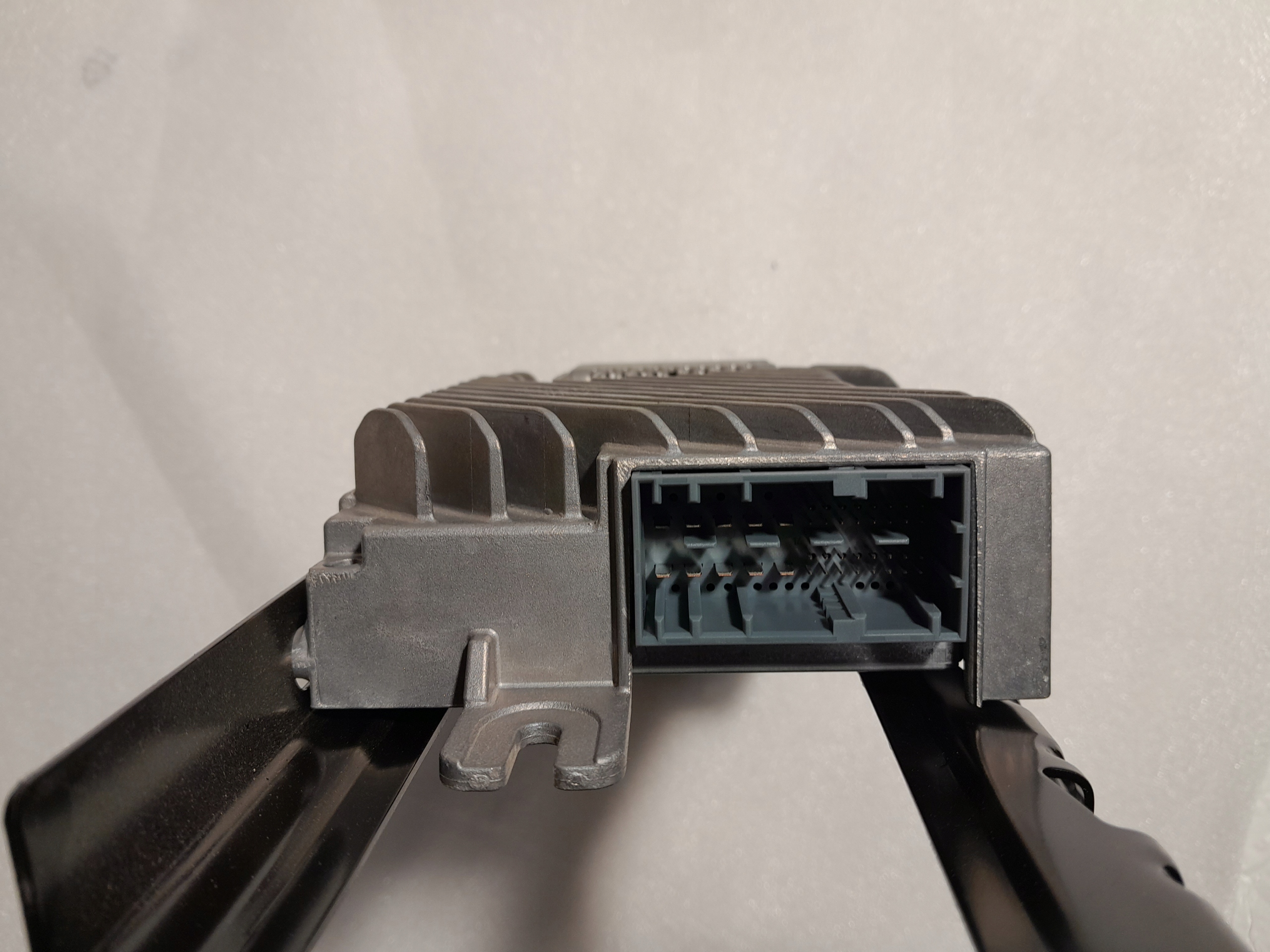 BMW X7 G07 40i amplifier AUDIO HARMAN KARDON console 9832609