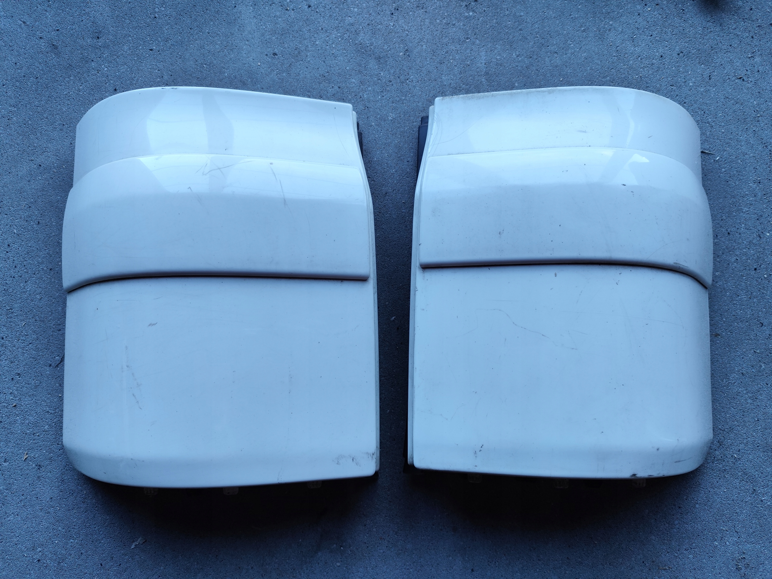 Unité d’angle zaslepki Pare choc Arrière VW T5 biale Multivan