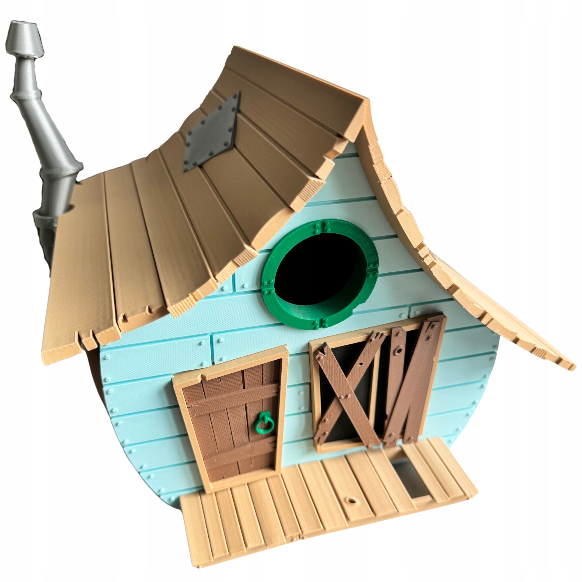 Moderný domček pre malé vtáky v tvare starej chaty